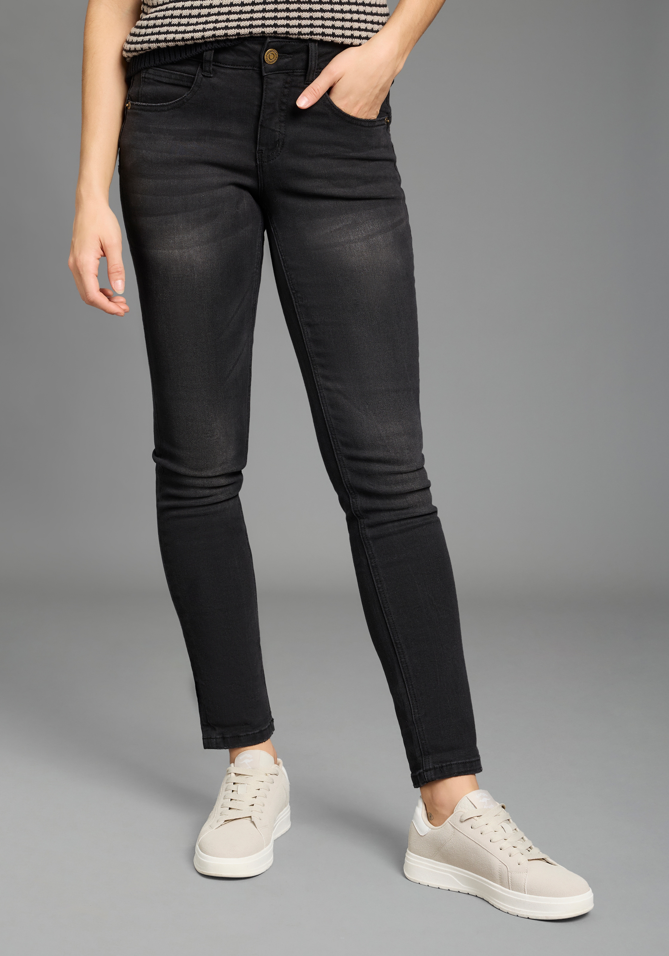 KangaROOS Relax-fit-Jeans »RELAX-FIT HIGH WAIST« knöchelfreie Schnittform,  krempelbare Beinabschlüsse
