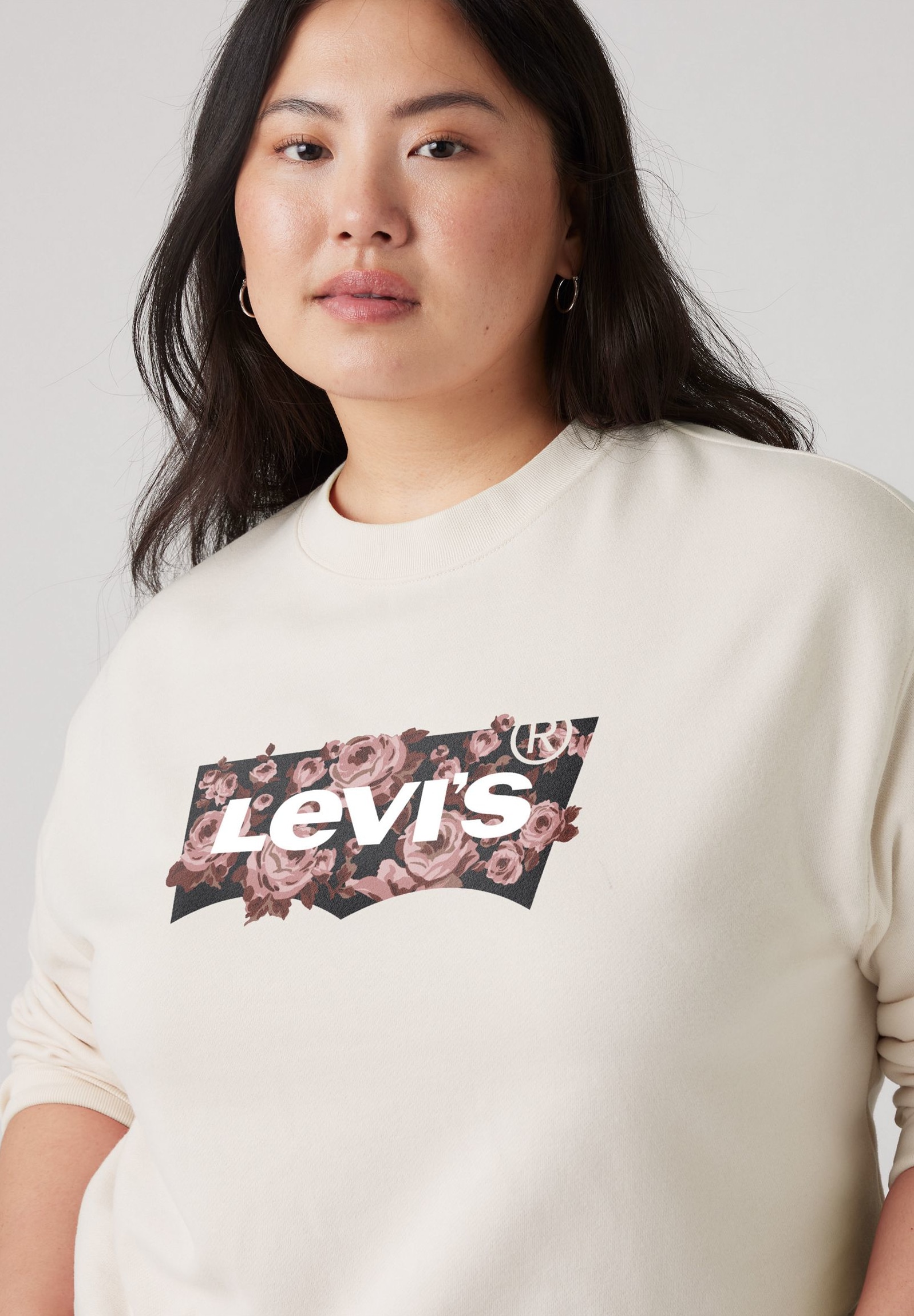 Levi's® Plus Sweatshirt »PL GR EVERYDAY CREW«, mit Batwing-Logo mit Rosenprint
