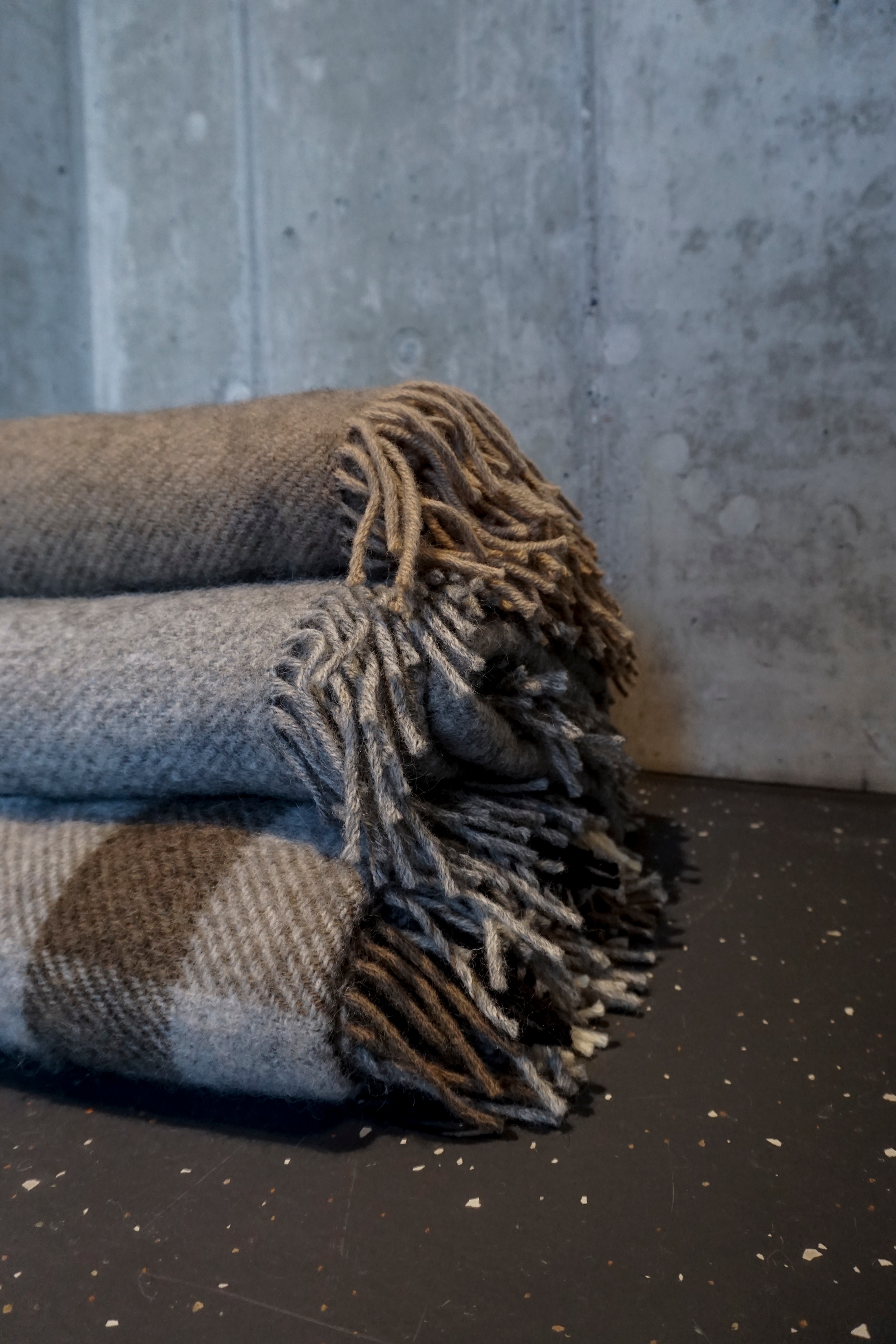 Heitmann Felle Wolldecke »Wool« reine Wolle, 130x200 cm,  mit Fransen, kariert oder uni, Wohnzimmer