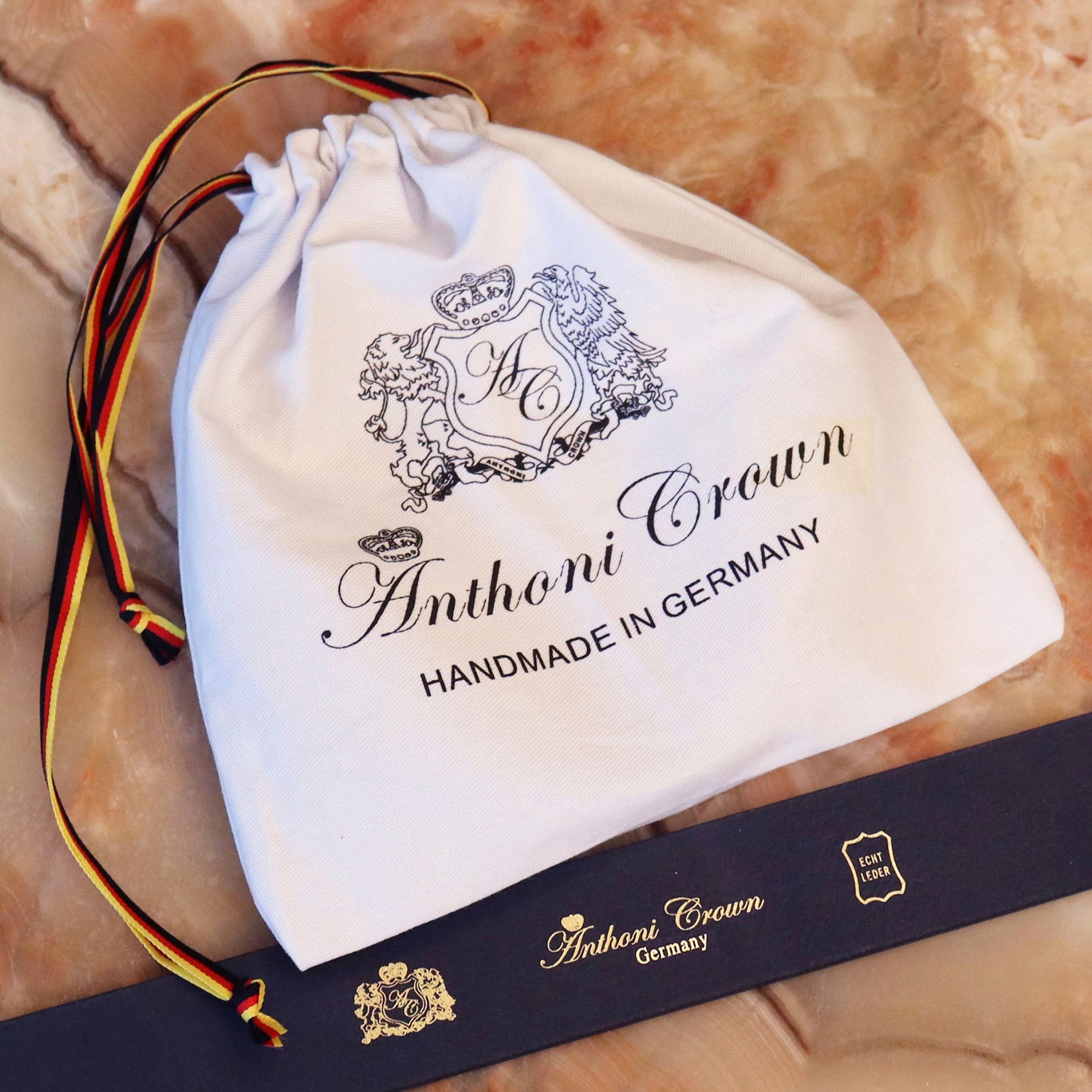 Anthoni Crown Ledergürtel, mit filigraner kaufen | UNIVERSAL Dornschließe online goldfarbener