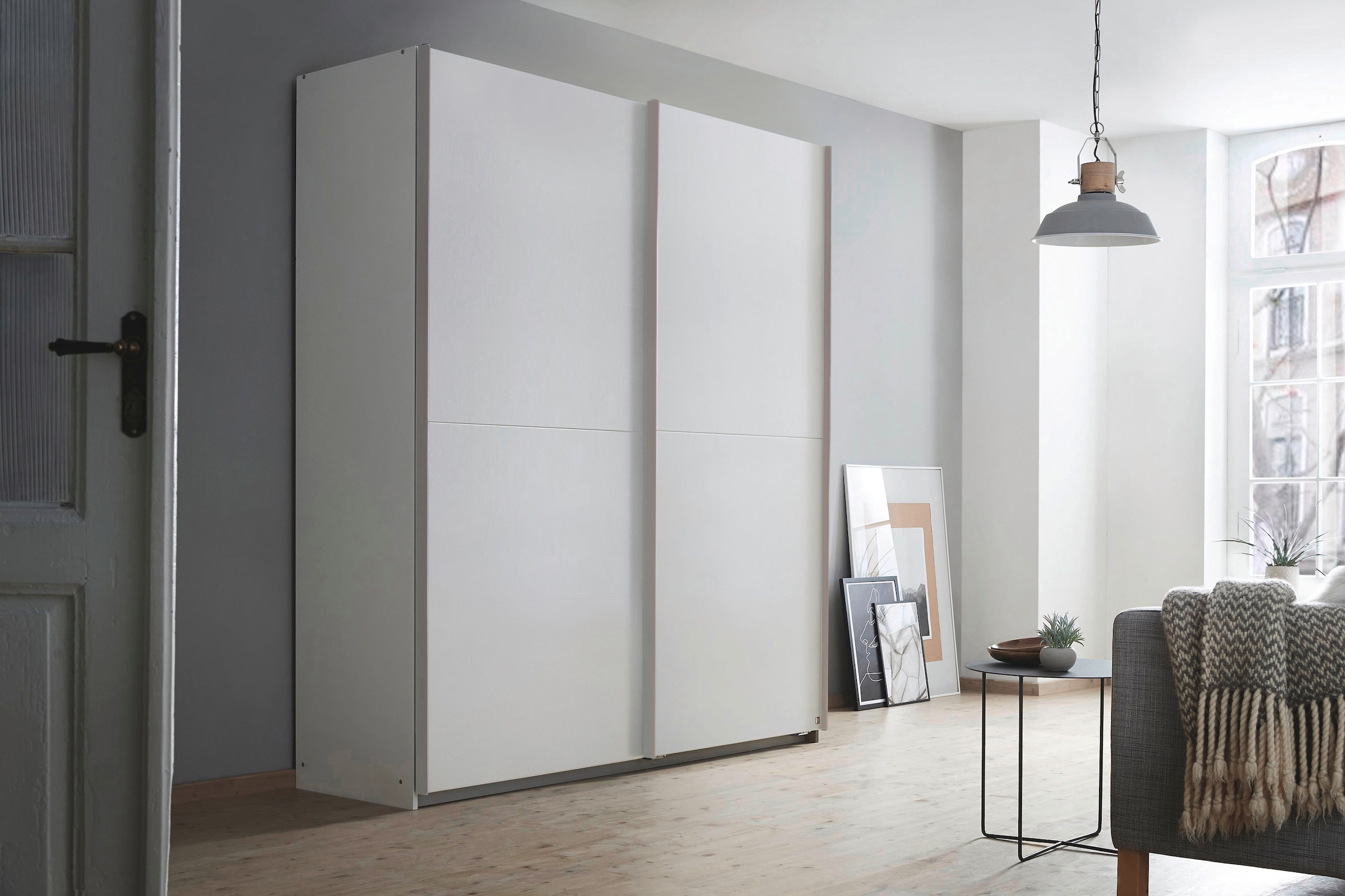 rauch Schwebetürenschrank »Kleiderschrank Schrank Garderobe SATURN mit 3 Ausstattungsvarianten« 3 verschiedene Ausstattungsvarianten Griffe aus Metall MADE IN GERMANY