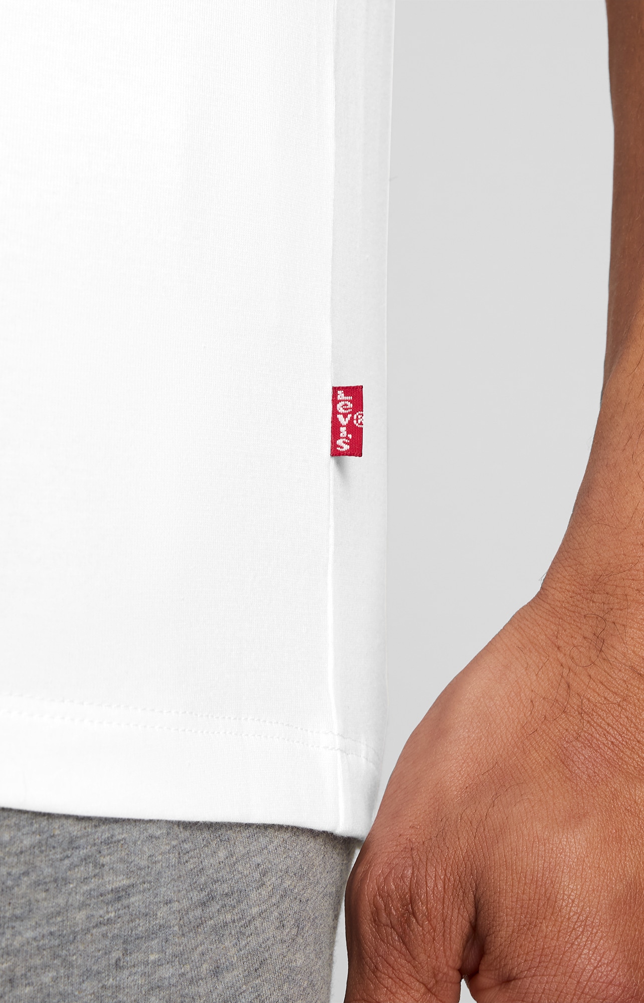 Levi's® T-Shirt »LEVIS MEN V-NECK« 2er Pack,  mit V-Ausschnitt und kurzen Ärmeln