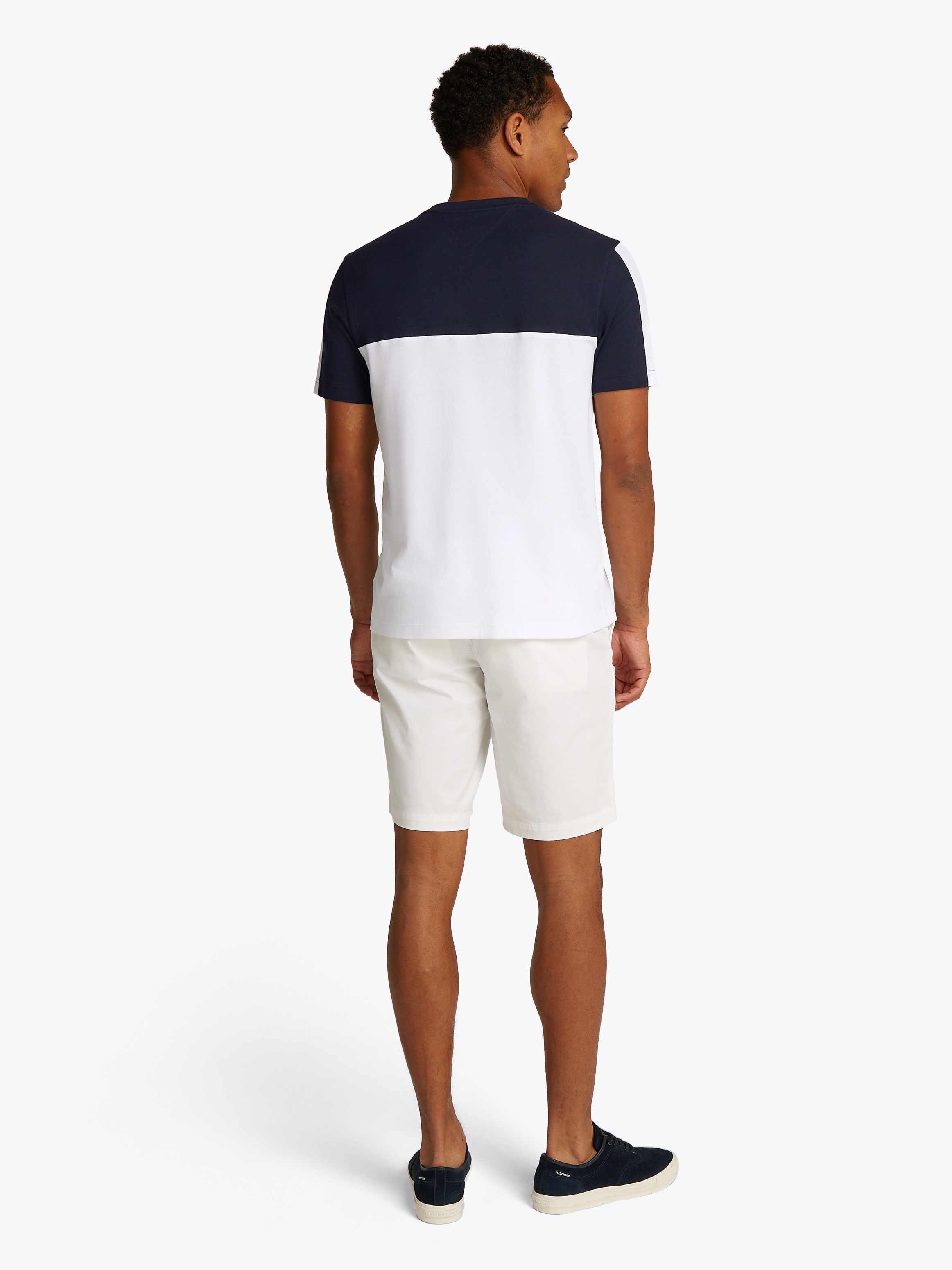Tommy Hilfiger T-Shirt »GLOBAL STRIPE COLOURBLOCK TEE«, im modischen Colorblocking