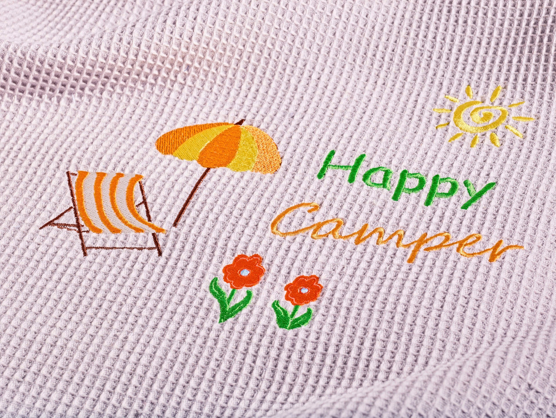 Kneer Wohndecke »Happy Camper«, geketteltem Zierstich, Baumwolle, Schriftzug