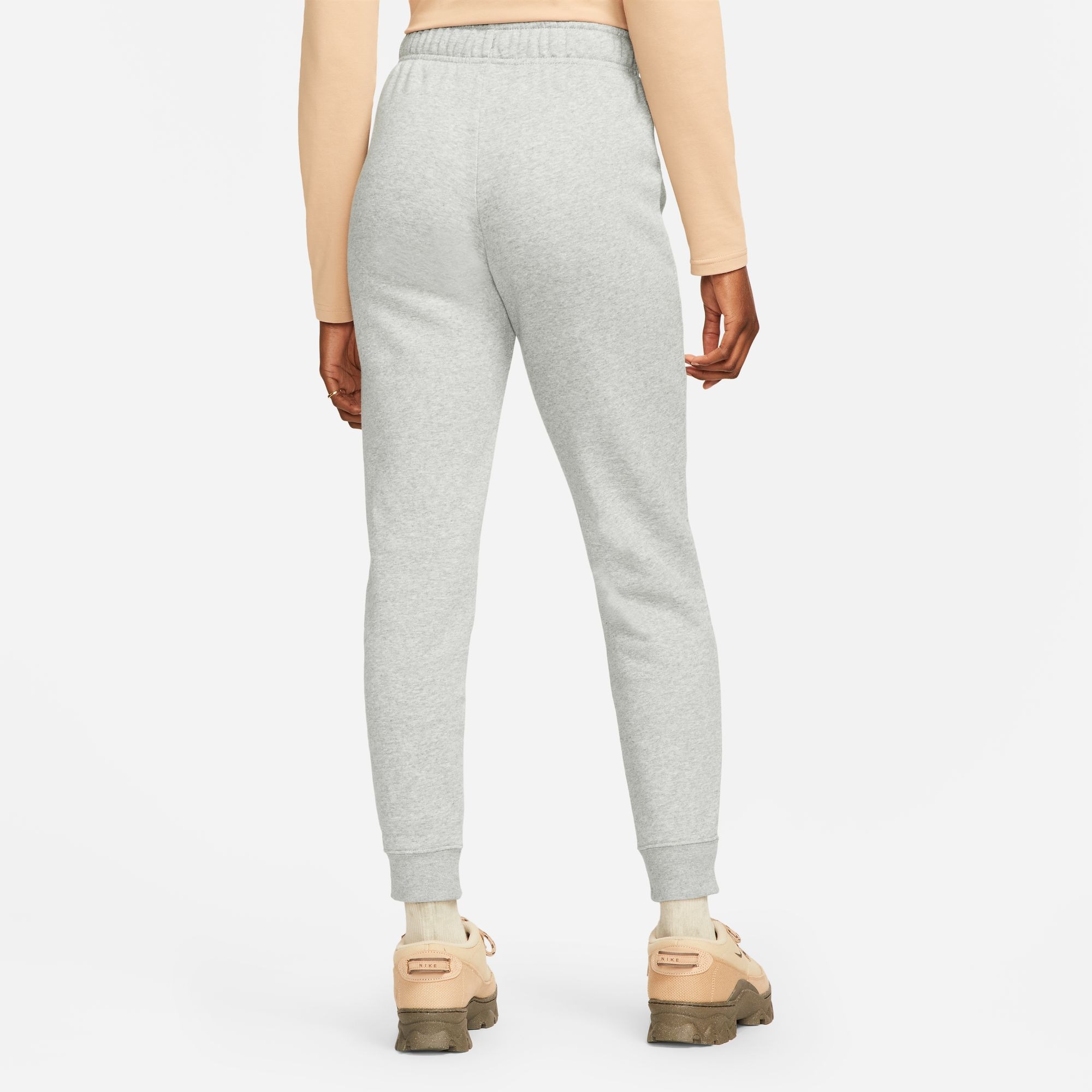 Nike Sportswear Jogginghose »Club Fleece Women's Mid-Rise Slim Joggers«, weiches Fleecematerial