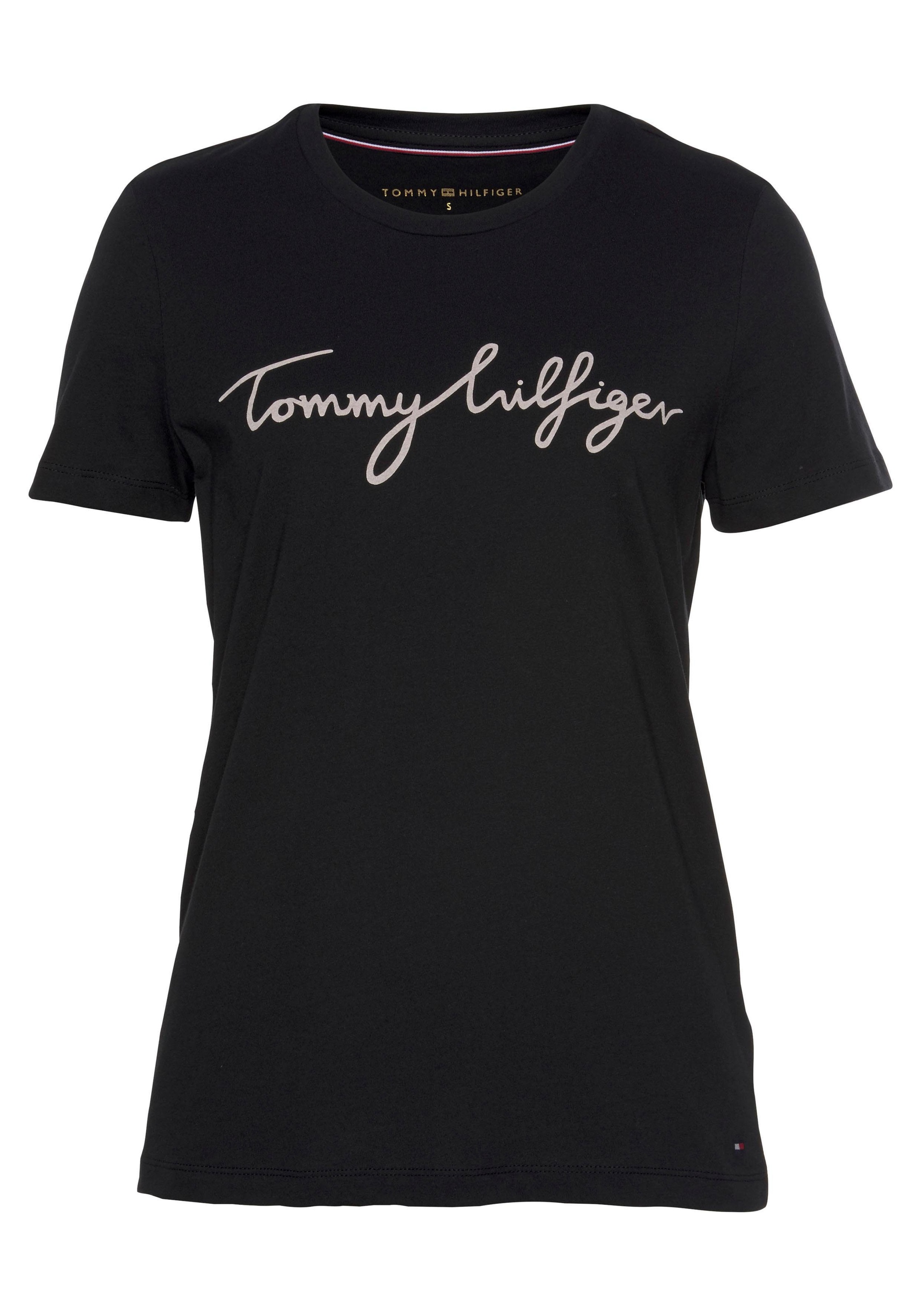 Tommy Hilfiger bei am NECK ♕ mit Hilfiger CREW »HERITAGE GRAPHIC Saum T-Shirt & Logo-Flag Tommy Script Logo-Schriftzug TEE«