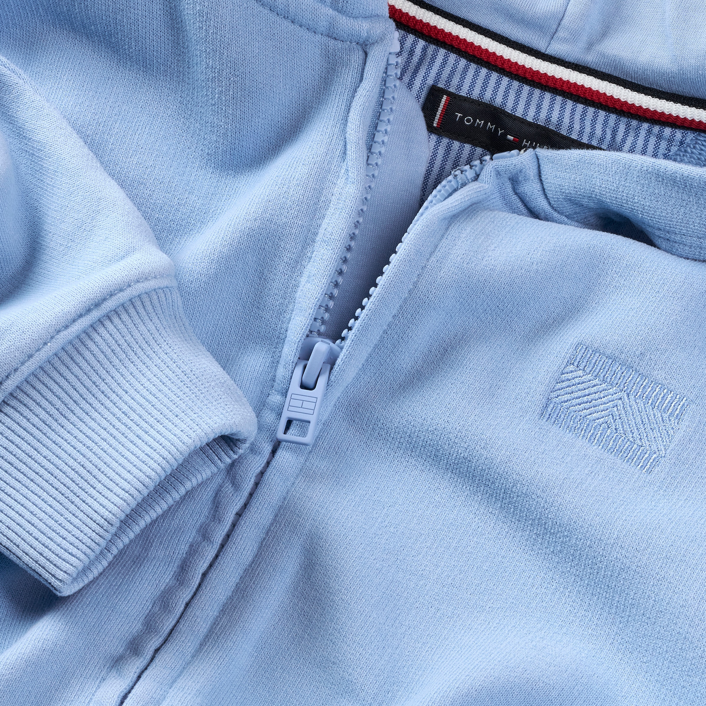 Tommy Hilfiger Kapuzensweatjacke »TONAL FLAG EMB ZIP HOODIE«, für Kinder bis 16 Jahre, mit Kapuze