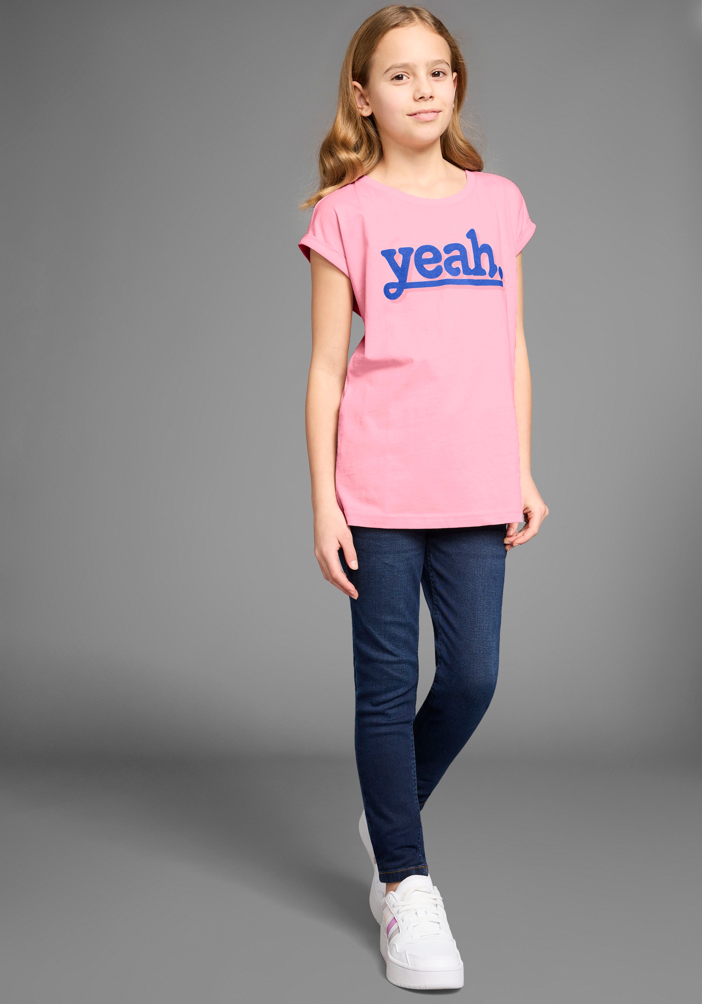 KIDSWORLD T-Shirt »Sprücheshirt mit überschnittener Schulter« T-Shirt "YEAH" print