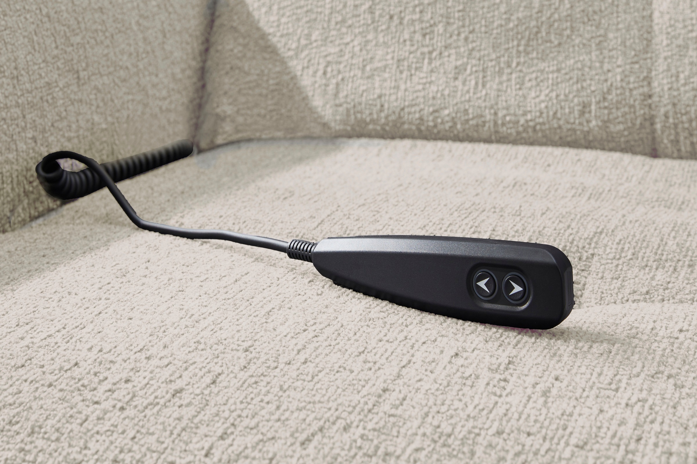 Jockenhöfer Gruppe Ecksofa »Chillout L-Form, B: 288 cm, elektr. Relaxfunktion im Sitz und Ottomane« 140kg Belastbarkeit je Sitz, Kopfteilverstellung & Zierkissen