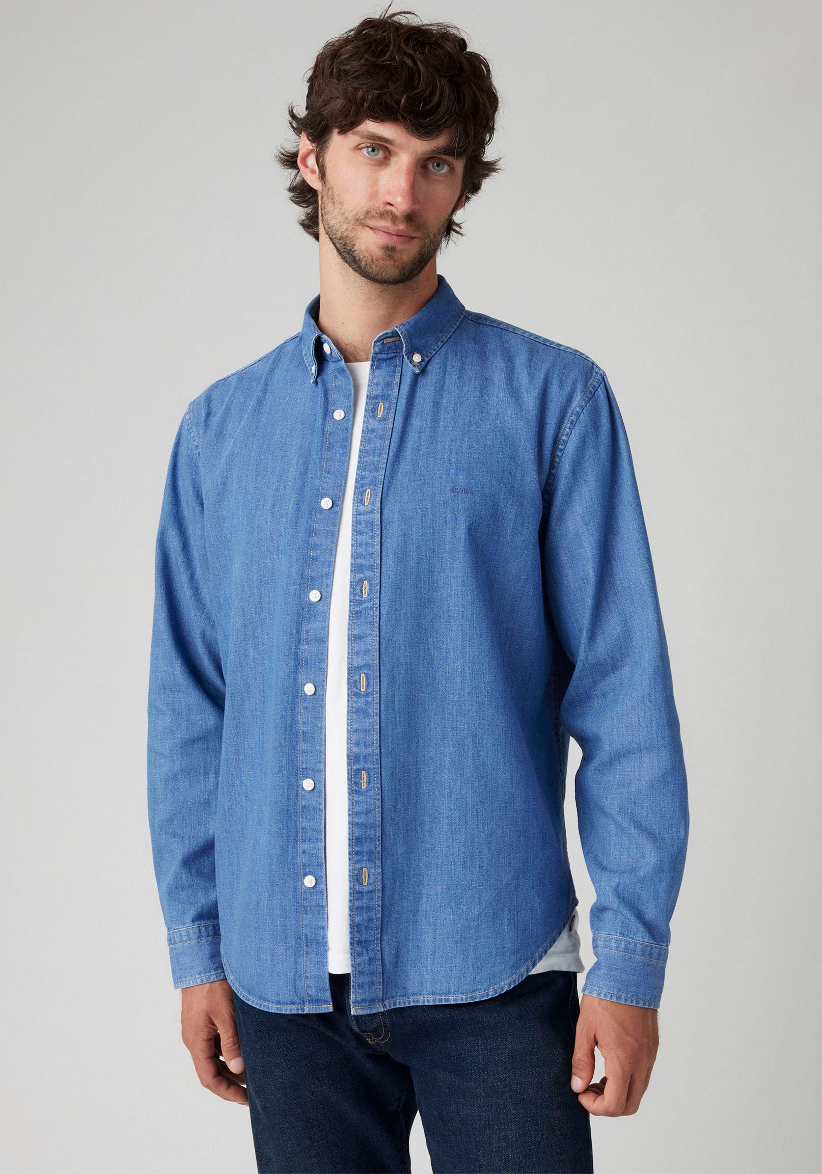 Levi's® Langarmhemd »AUTHENTIC BUTTON DOWN« mit Ton-in-Ton Logostickerei auf der Brust