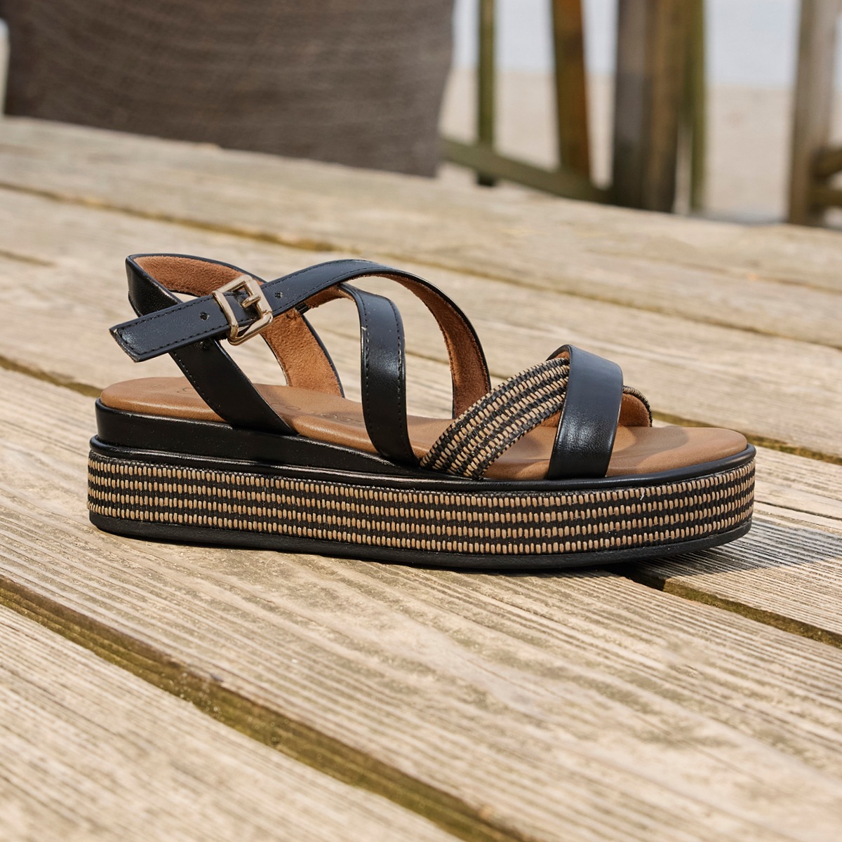 MARCO TOZZI Plateausandaletten  , Sandale, Sommerschuh mit feinen, gekreuzten Riemchen