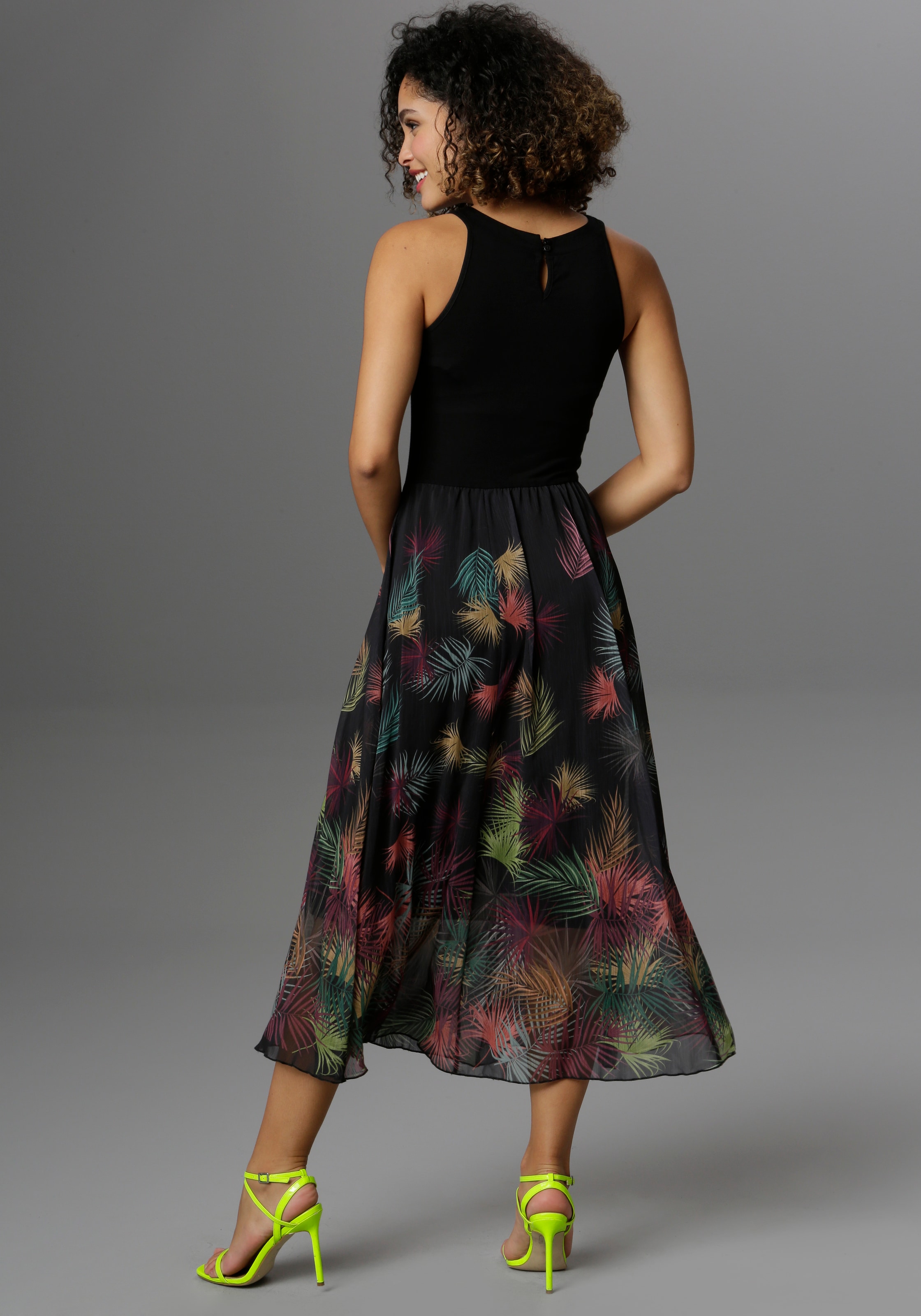 Aniston SELECTED Sommerkleid, mit buntem Blätterdruck