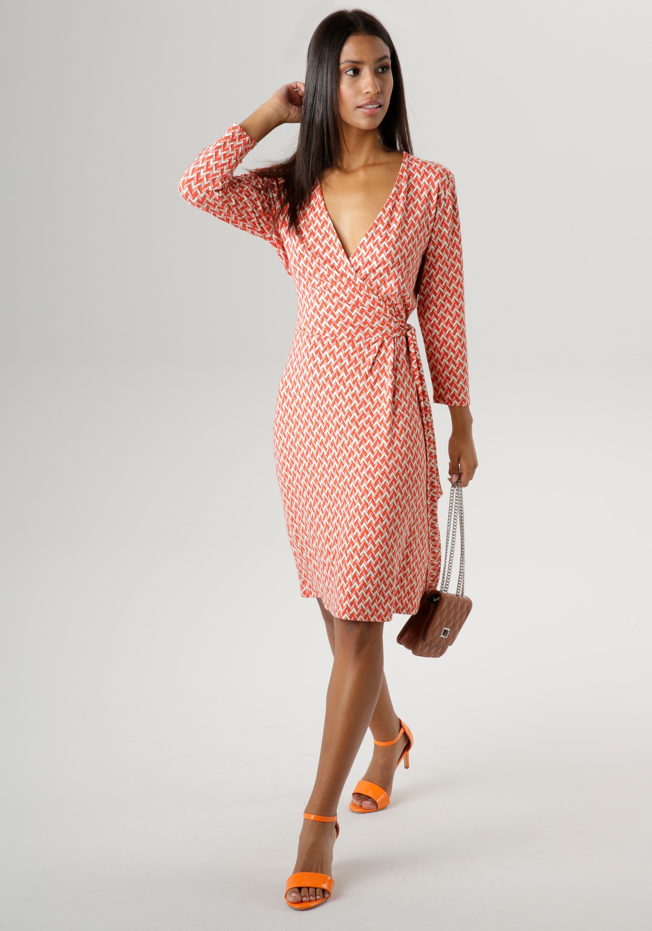 Aniston SELECTED Jerseykleid, mit geometrischem Muster und seitlichem  Bindedetail - NEUE KOLLEKTION online kaufen | UNIVERSAL