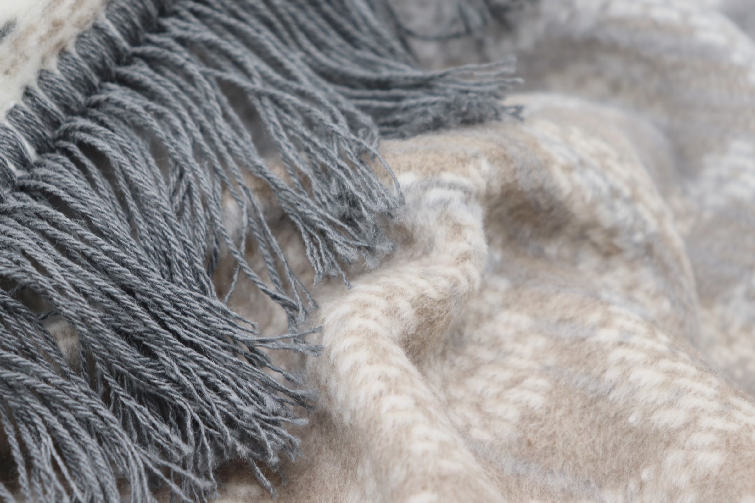 Biederlack Wohndecke »Arabesk« zartes Allovermuster aus üppigen Ornamenten