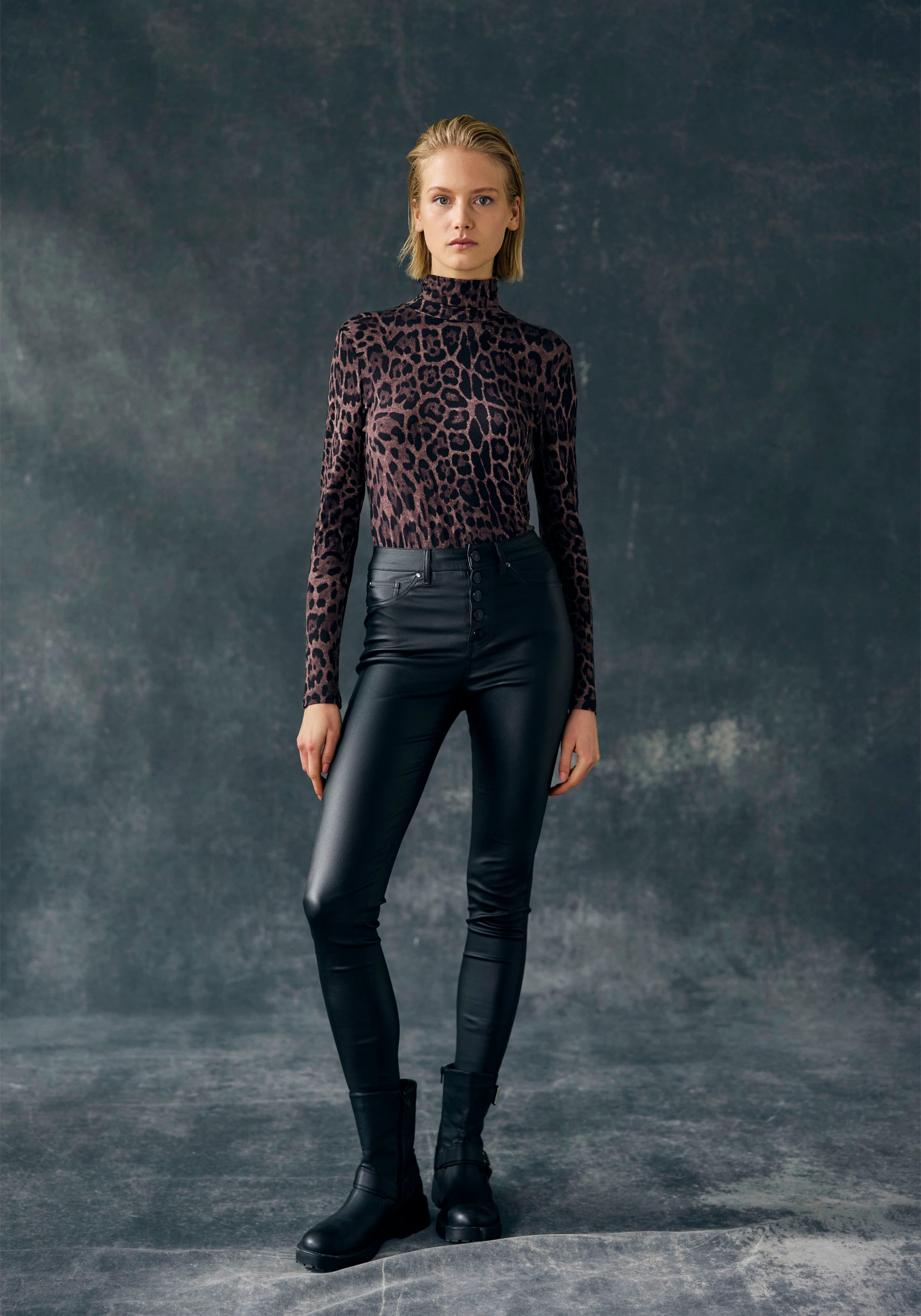 LASCANA Rollkragenshirt mit Animalprint, Jerseyshirt, modisches Basic