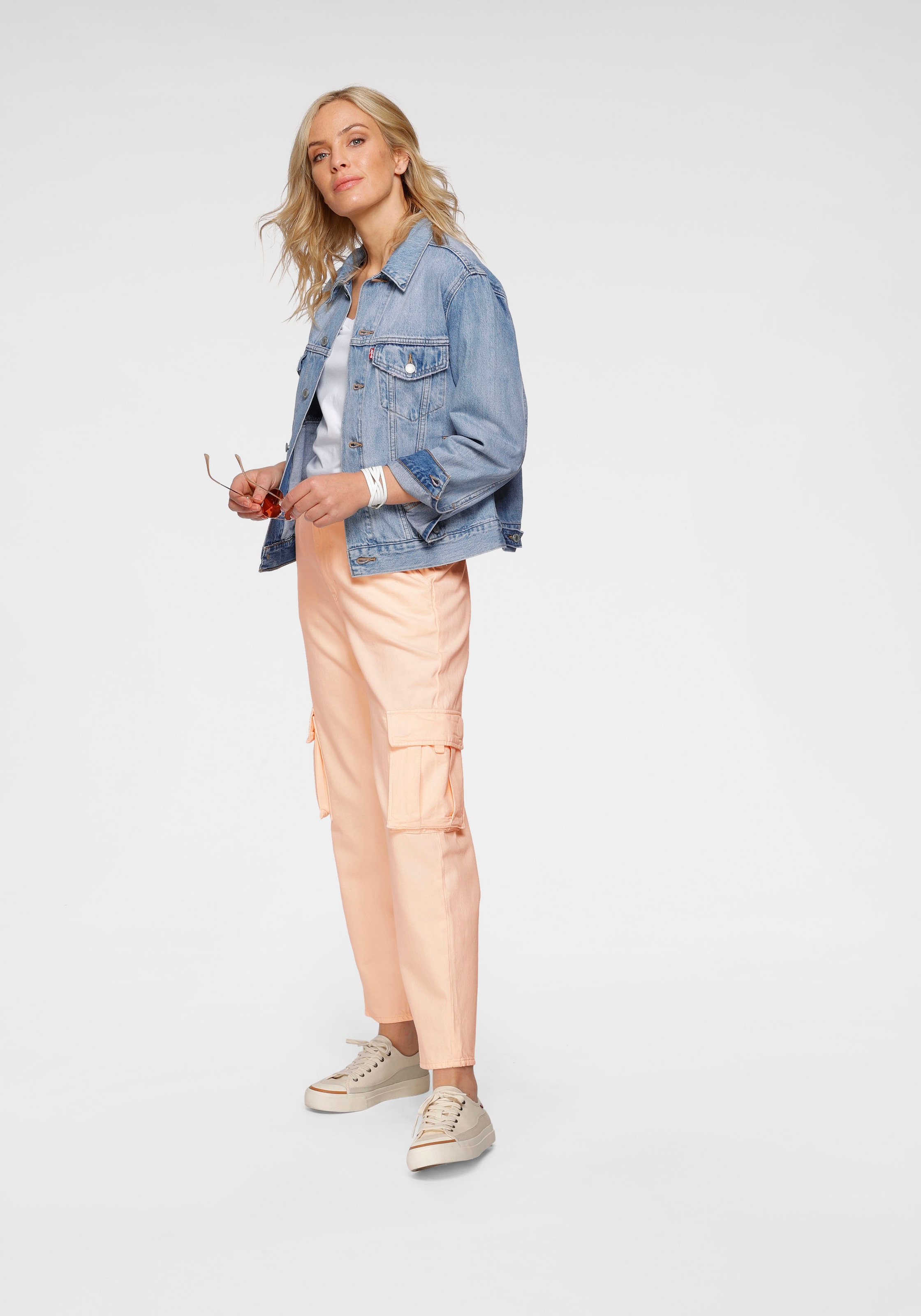 Levi's® V-Shirt »Perfect Tee«, mit kleinem Batwing- Logo