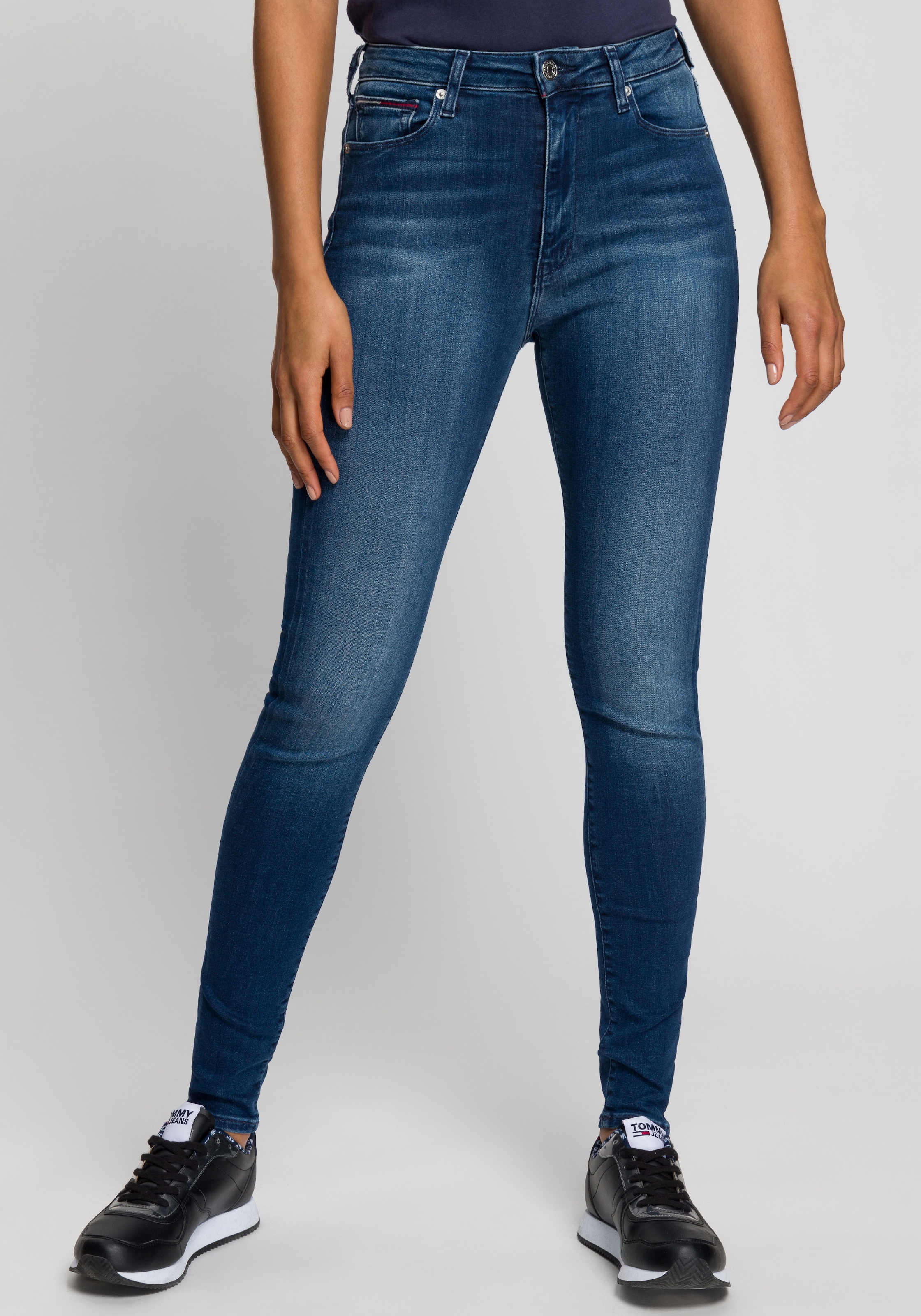 für Hochwertige Jeans Tommy HR ♕ SKNY«, »SYLVIA einen Materialien bei Sitz. bequemen Skinny-fit-Jeans und perfekten SUPER