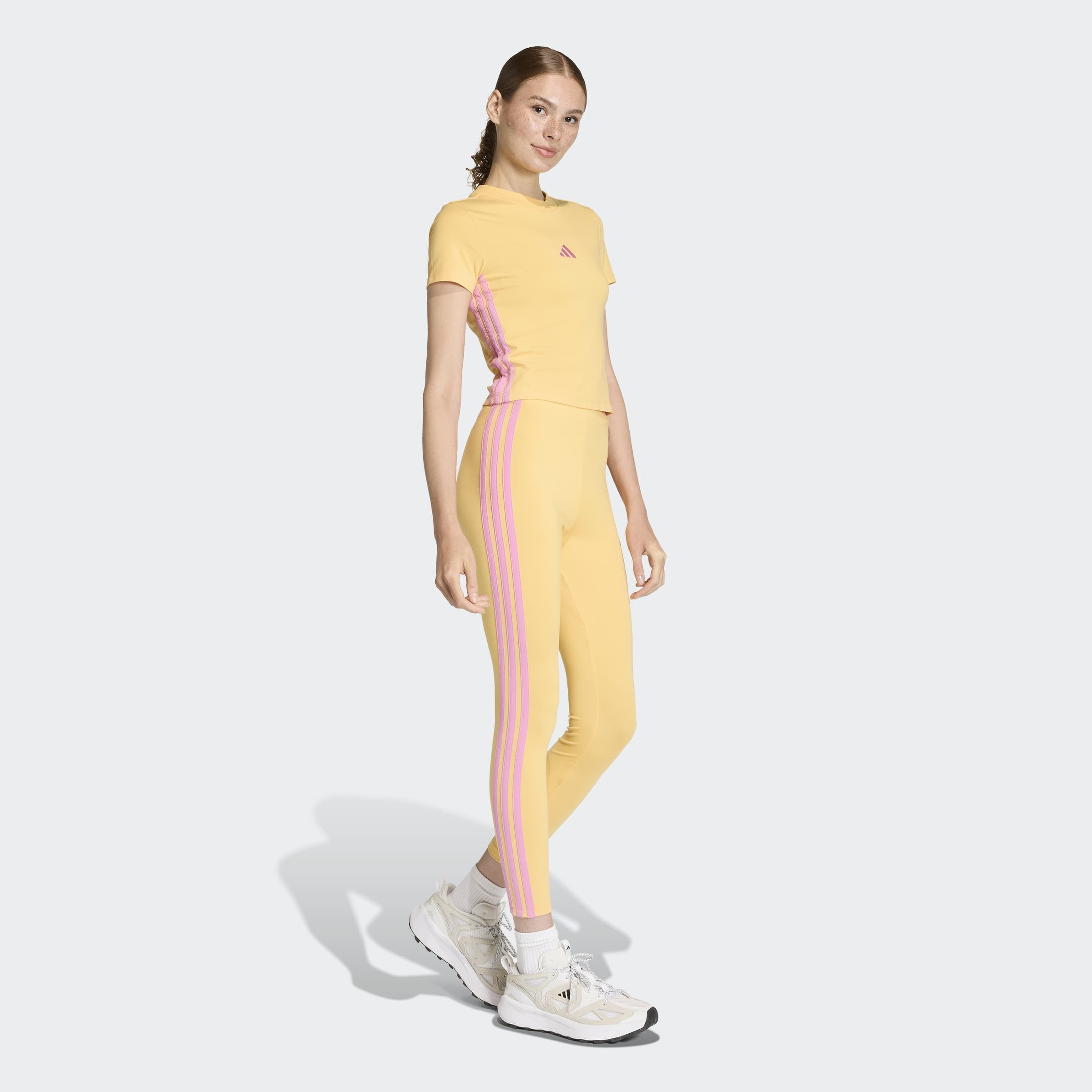 adidas Sportswear T-Shirt »ESSENTIALS 3-STREIFEN SLIM BABY« schmale Passform, Rundhalsausschnitt, mit Elasthan-Anteil