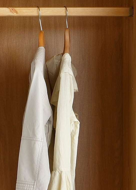 Home affaire Kleiderschrank »Rauna, aus massiver Kiefer, 4-türig, mit Lamellen und Kassetten«, (B/H/T ca. 203/183/61), FSC® zertifiziertes Massivholz (Kiefer), robuste Qualität