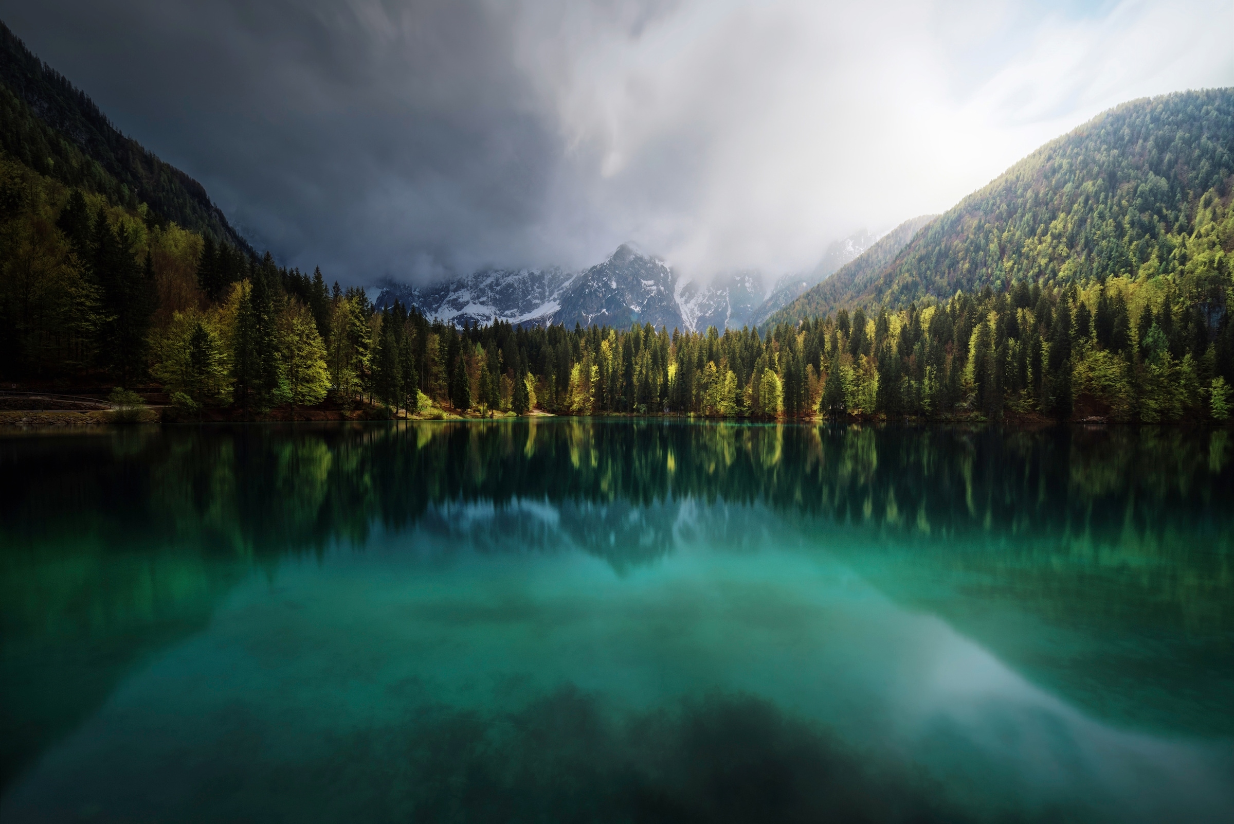 Fototapete »Photo-Art CLARA GAMITO, BERGSEE AN BEWÖLKTEM TAG II«