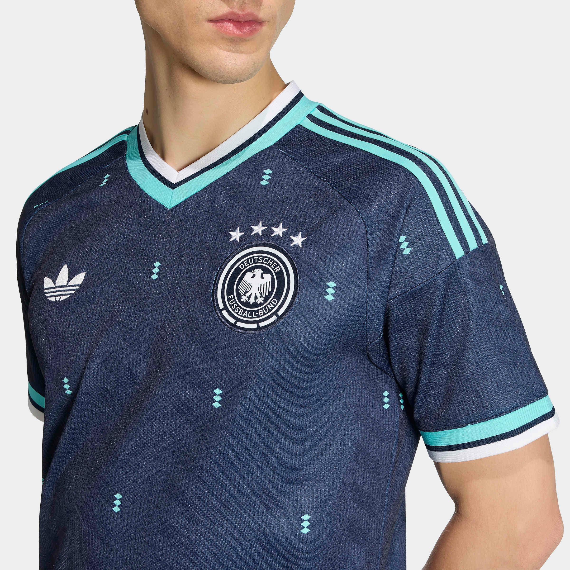 adidas Performance Fußballtrikot »DEUTSCHLAND 26 AUSWÄRTSTRIKOT« mit Climacool® Technologie, V-Ausschnitt, mit geripptem Bund