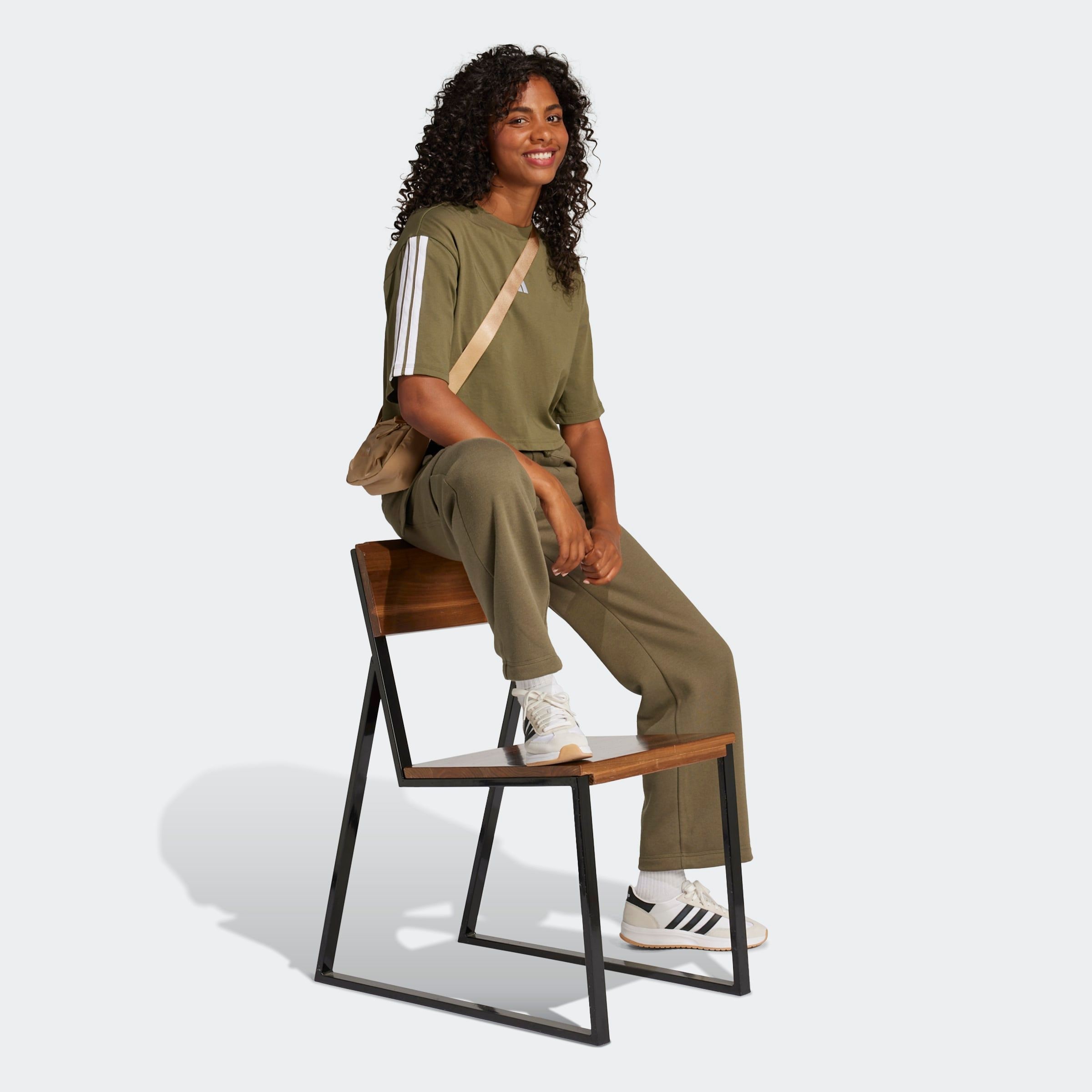 adidas Sportswear Sporthose »W LIN FL CARGO«, (1 tlg.), Cargohose mit flauschiger Innenseite, regulär geschnitten, hoher Bund