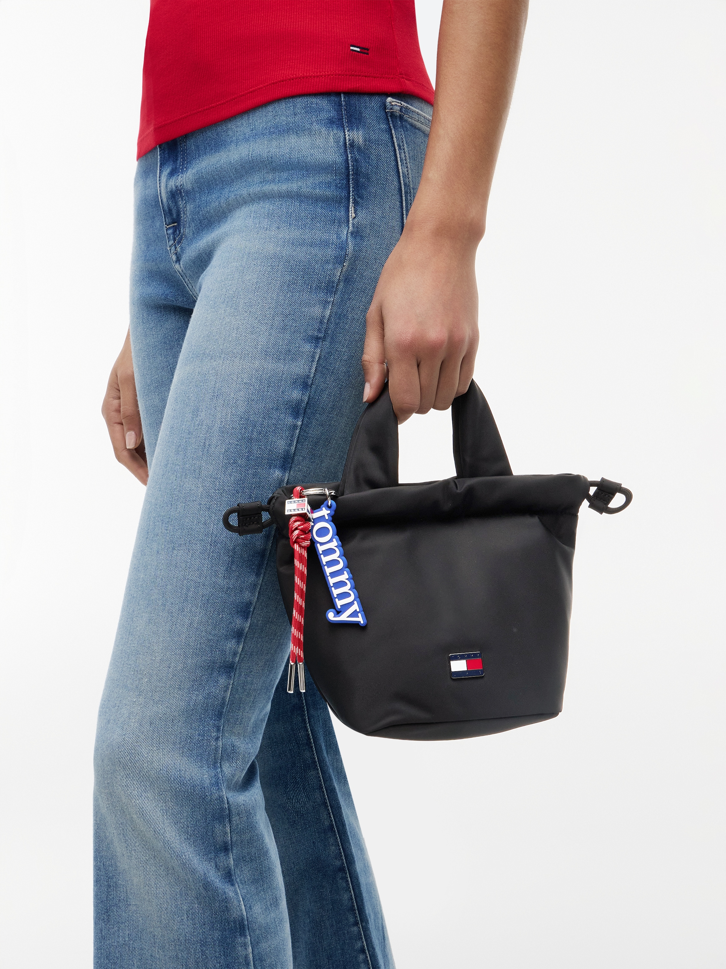 Tommy Jeans Handtasche »TJW ICON CHARMS BUCKET BAG« Damen Tragetasche, Umhängetasche mit abnehmbarem Schlüsselanhänger