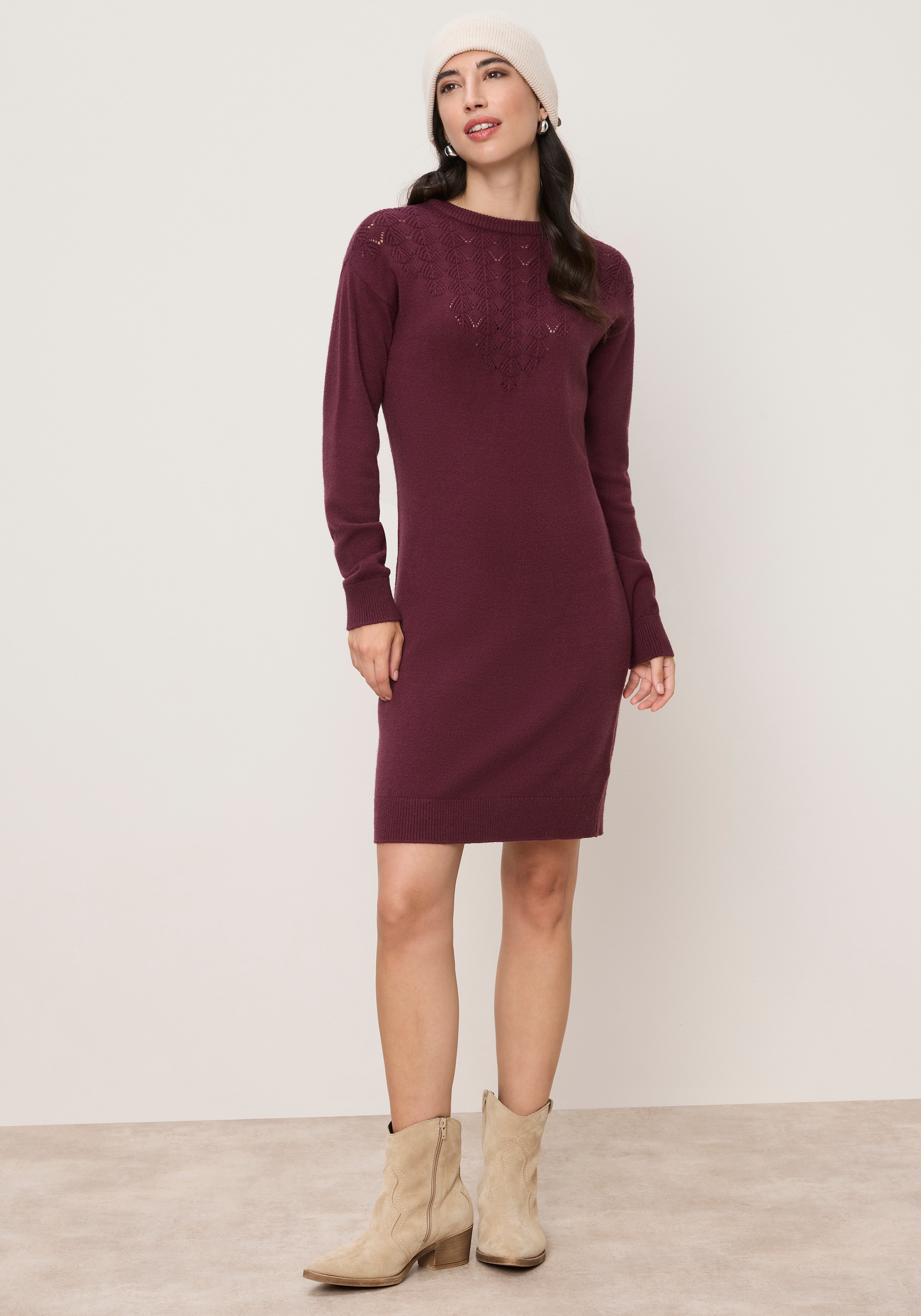 Tamaris Strickkleid »aus weicher Viskosemischung« Mini-Länge, modischer Ajourstrick