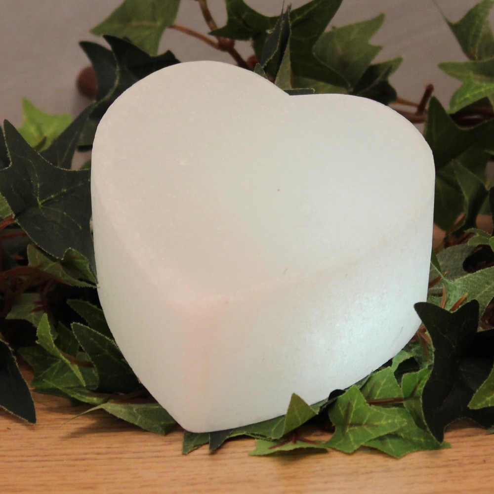 HIMALAYA SALT DREAMS Salzkristall-Tischlampe | Stein ein jeder bestellen cm aus Unikat, Salzkristall »Herz«, Handgefertigt - H: ca.6 UNIVERSAL