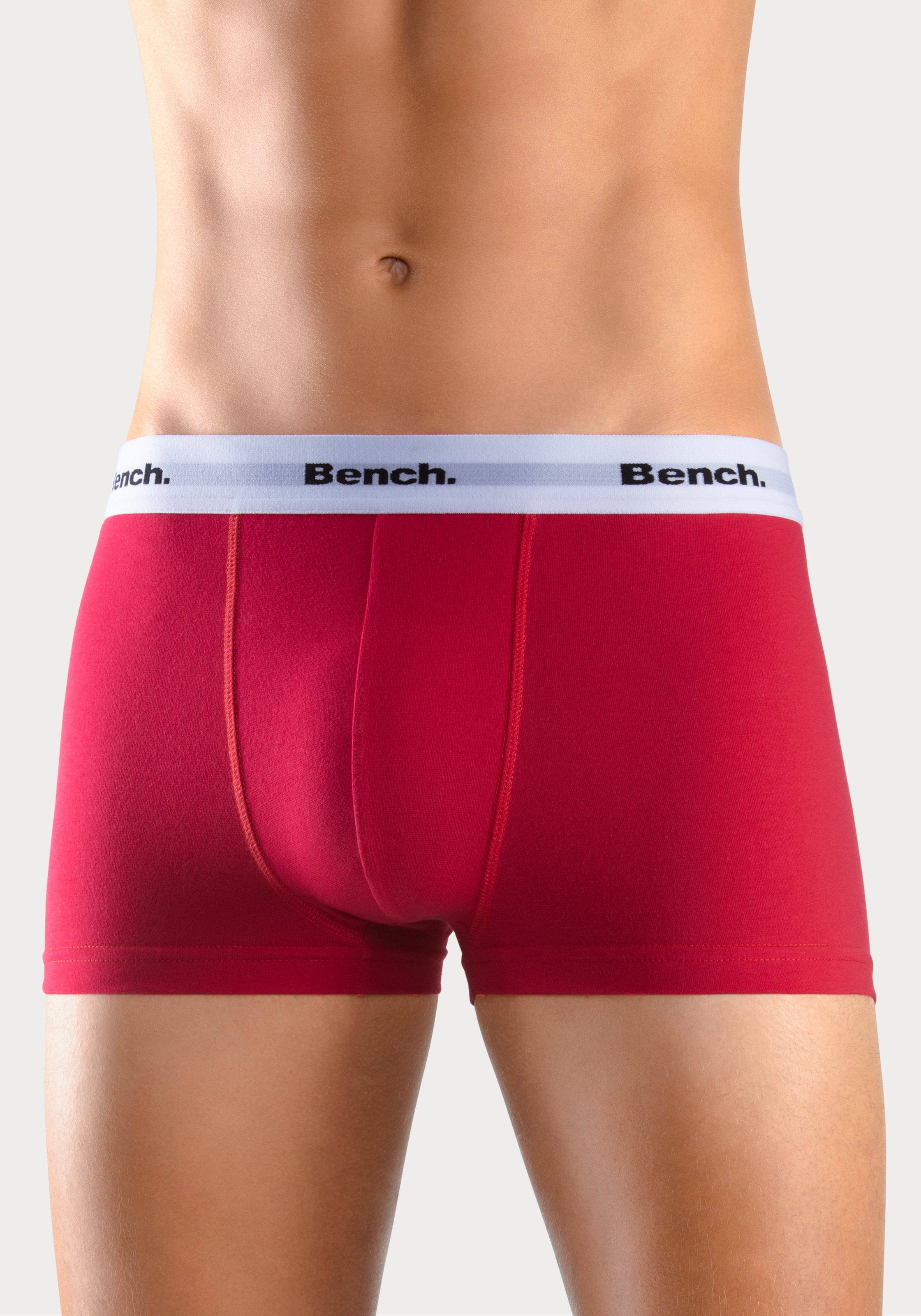 Bench. Boxershorts, (Packung, 4 St.), in Hipster-Form mit kontrastfarbenem Bund