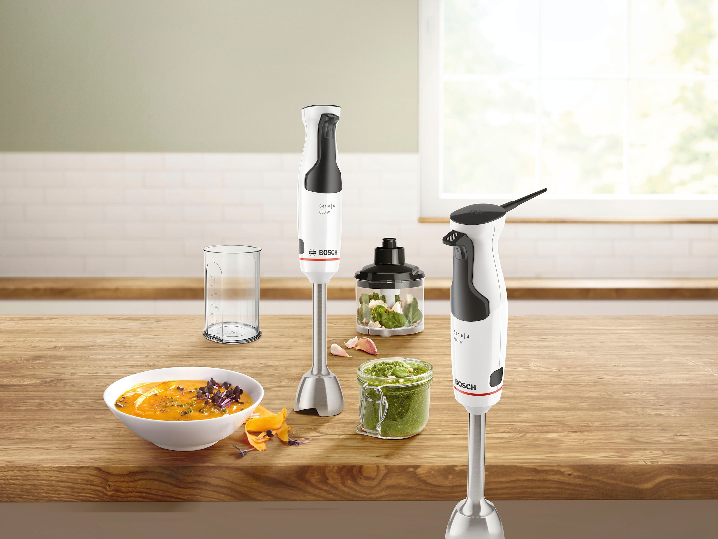BOSCH Stabmixer »ErgoMaster Serie 4 MSM4W220, 4 Klingen, Zerkleinerer, Becher, weiß«, 600 W, Mixfuß Edelstahl, großer Bedienhebel, Keramikkupplung, Made in Europe
