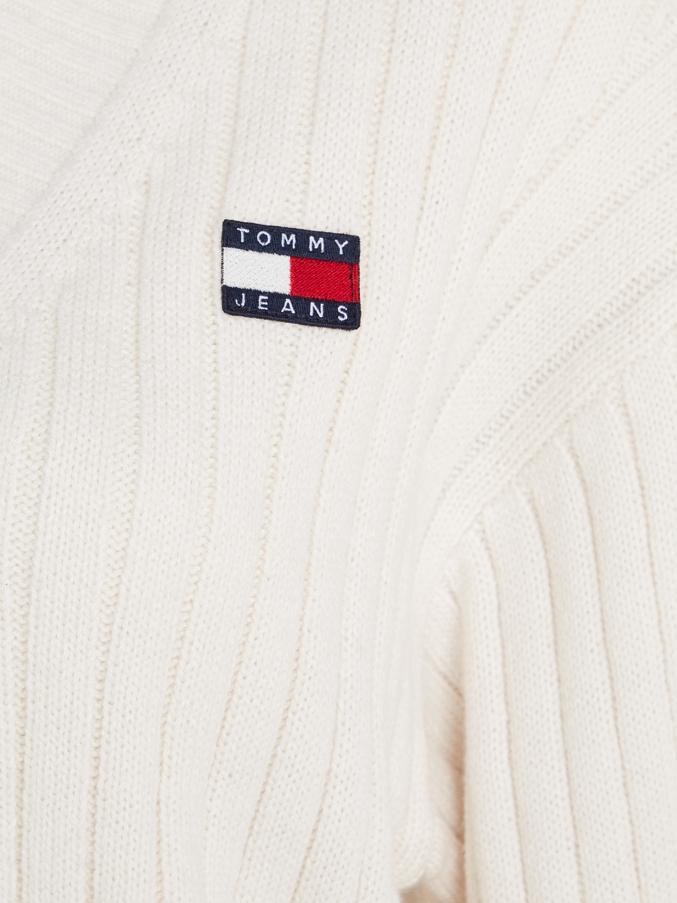 Tommy Jeans Strickjacke »TJW BADGE V-NECK CARDIGAN EXT«, mit Tommy Jeans Logo-Badge
