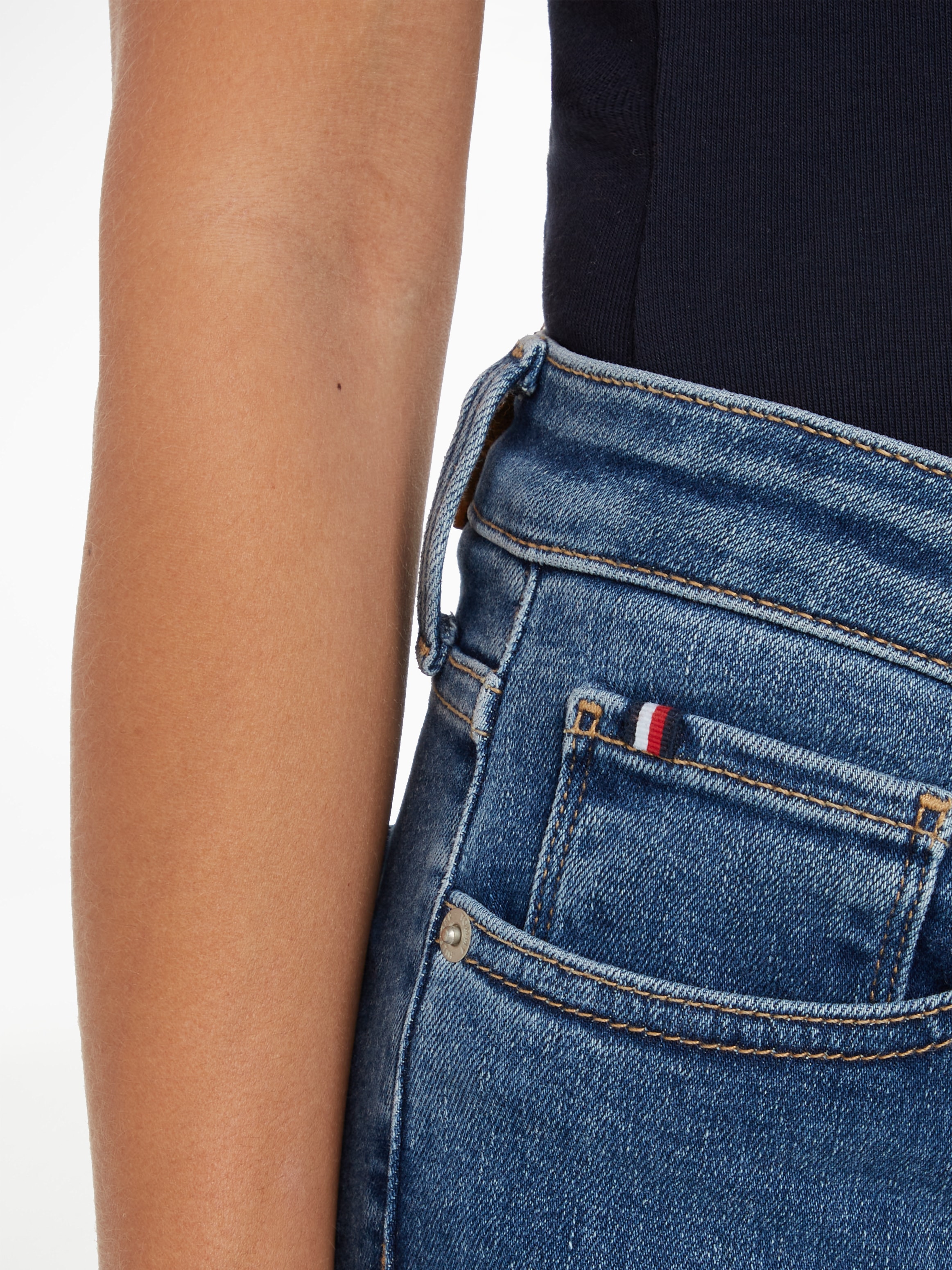 Tommy Hilfiger Skinny-fit-Jeans »COMO SKINNY RW BLACK«, mit Tommy Hilfiger Logo-Badge