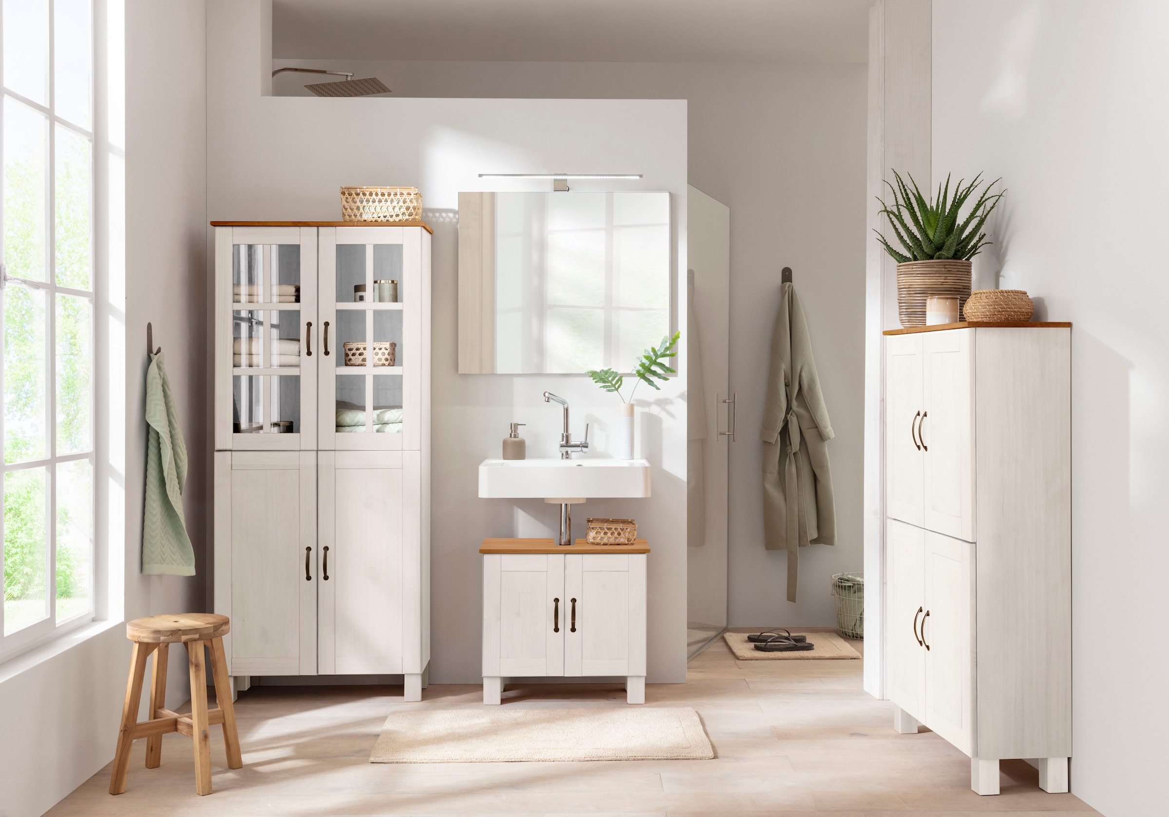Home affaire Hochschrank »Rodby« FSC®-zertifiziertes Massivholz, Breite 75cm, Höhe 170cm