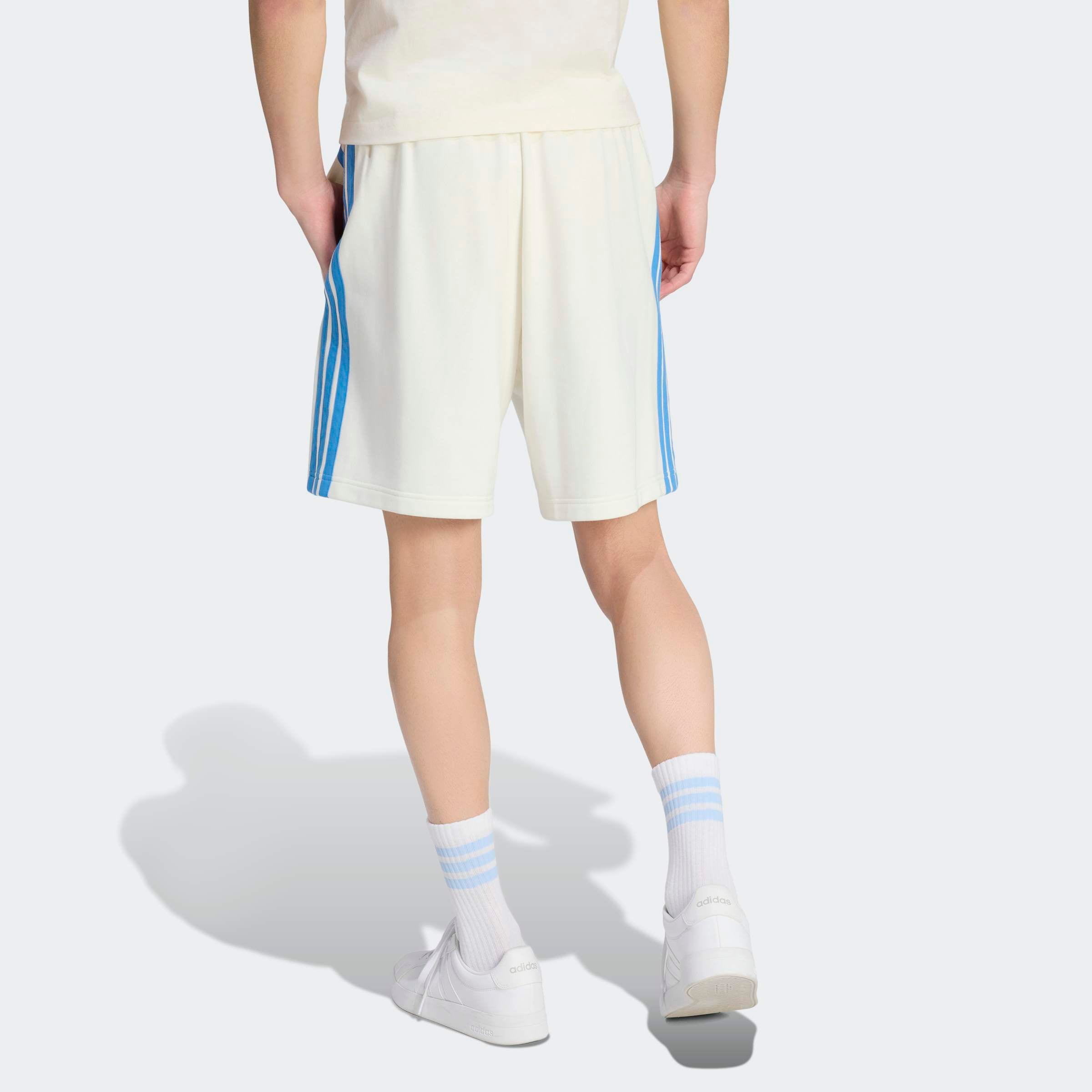 adidas Sportswear Shorts »ESSENTIALS 3-STREIFEN FRENCH TERRY«  für Laufaktivitäten und sportliche Anlässe, mit Kordelverschluss