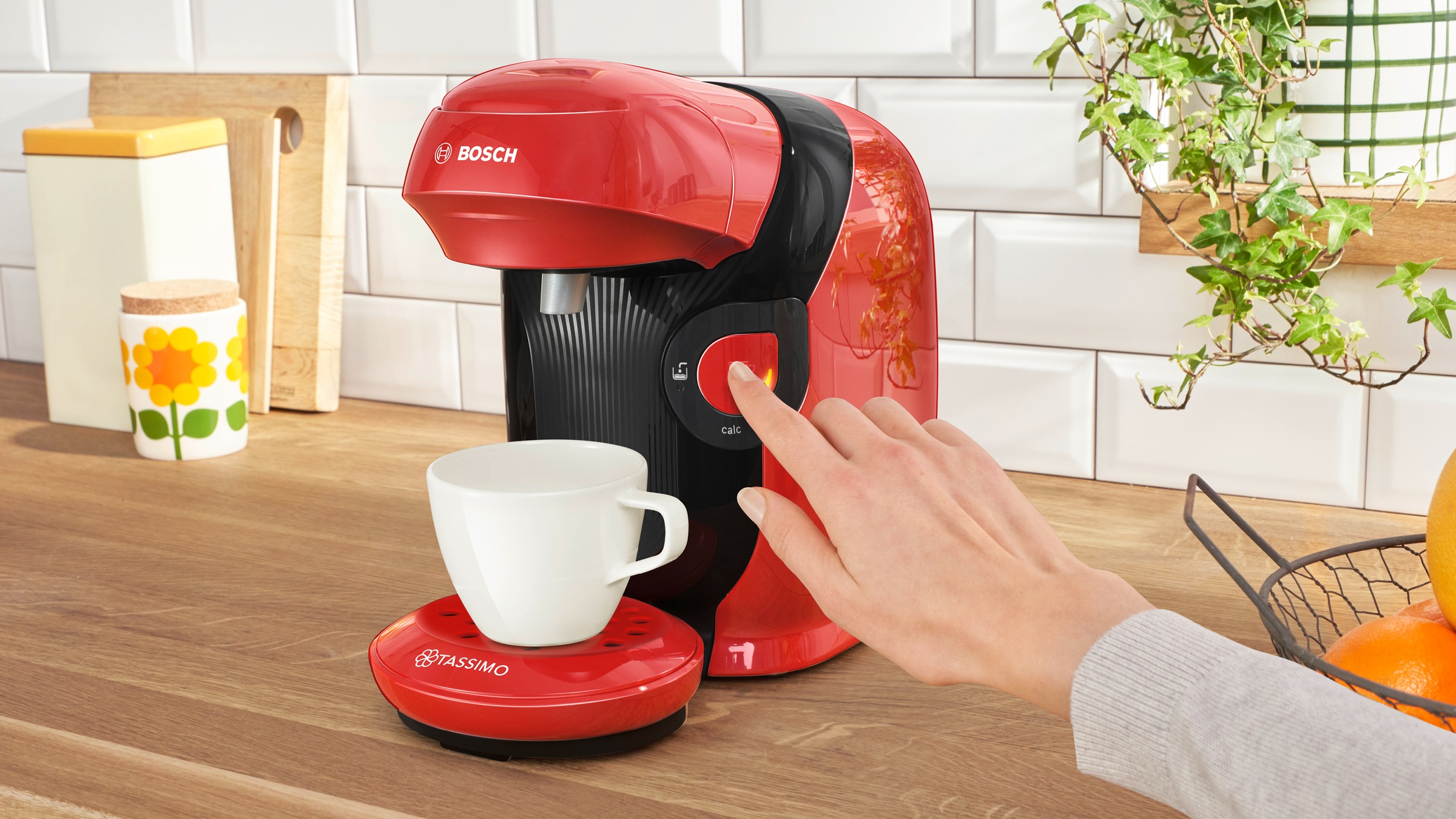 TASSIMO Kapselmaschine »style friendly TAS113E, über 70 Getränke, platzsparend«, nachhaltig, geeignet für alle Tassen, Wassertank 0,7 L, rot/schwarz