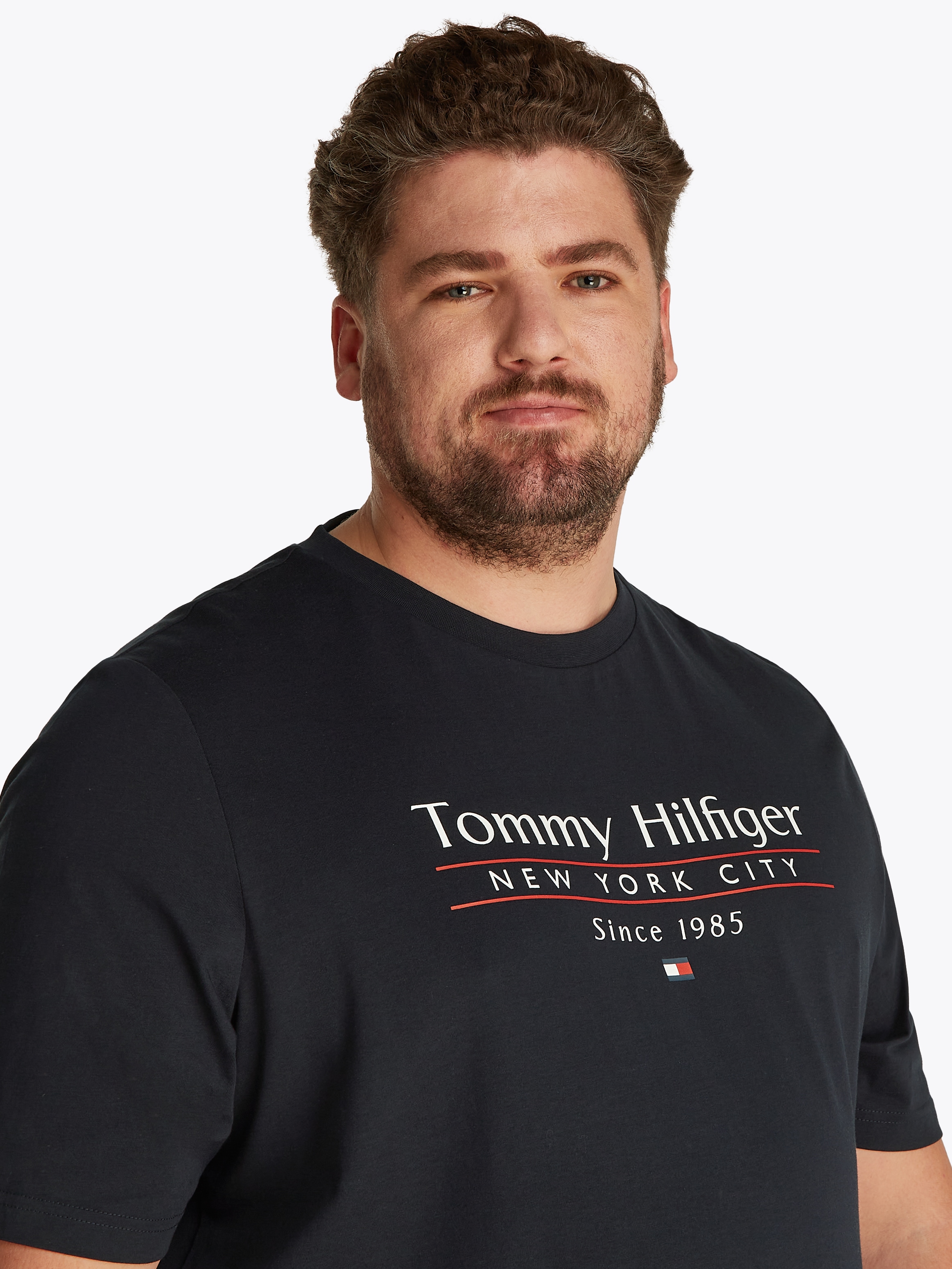 Tommy Hilfiger Big & Tall T-Shirt »BT-HILFIGER CENTER STACK TEE-B«, Große Größen, mit mehrfarbigen Print