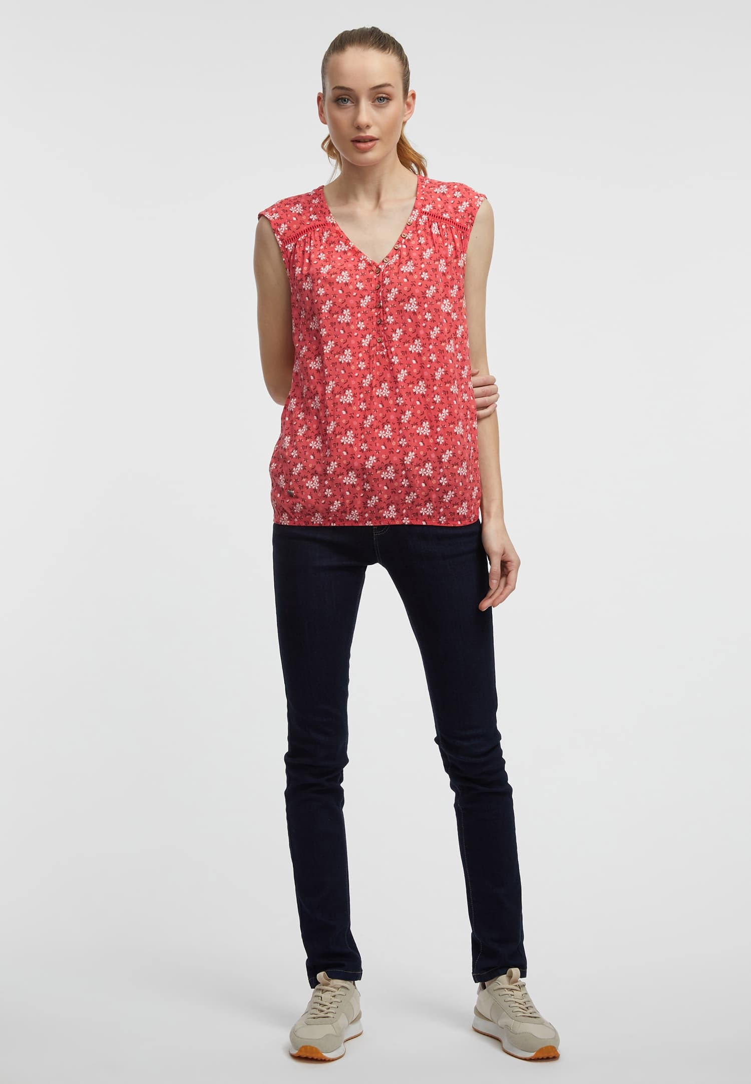 Ragwear V-Shirt »SALTTY B«, V-Ausschnitt mit Zierknöpfen im Relax Fit