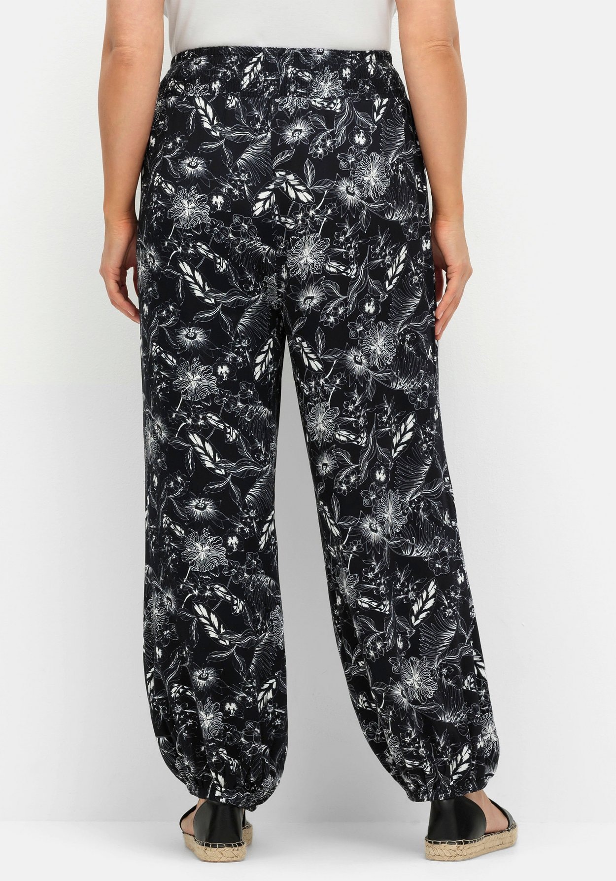 Sheego Schlupfhose »Hose mit Blätterprint und breitem Smokbund«