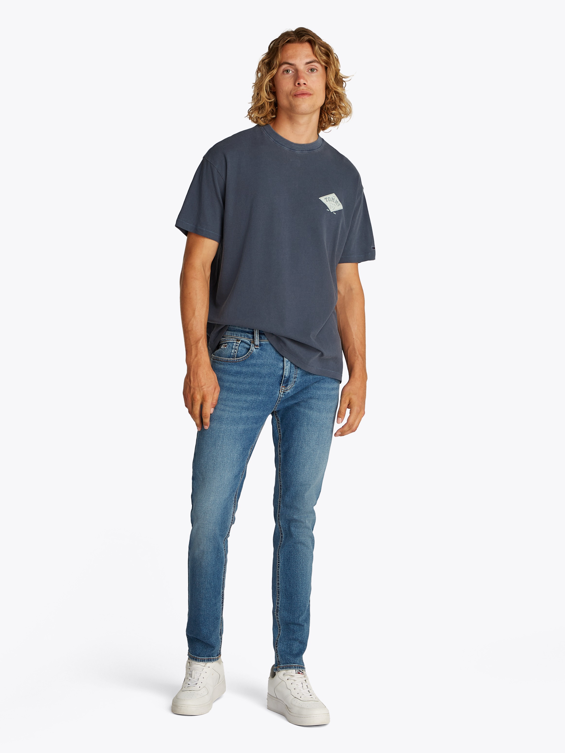 Tommy Jeans T-Shirt »TJM RLX VARSITY GRAPHICS TEE EXT«, mit großem Rückenprint