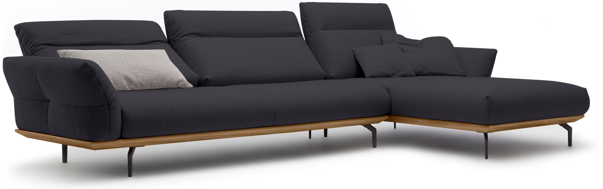 Creation BY ROLF BENZ Ecksofa »CR.460«, Sockel in Nussbaum, Winkelfüße in Umbragrau, Breite 338 cm