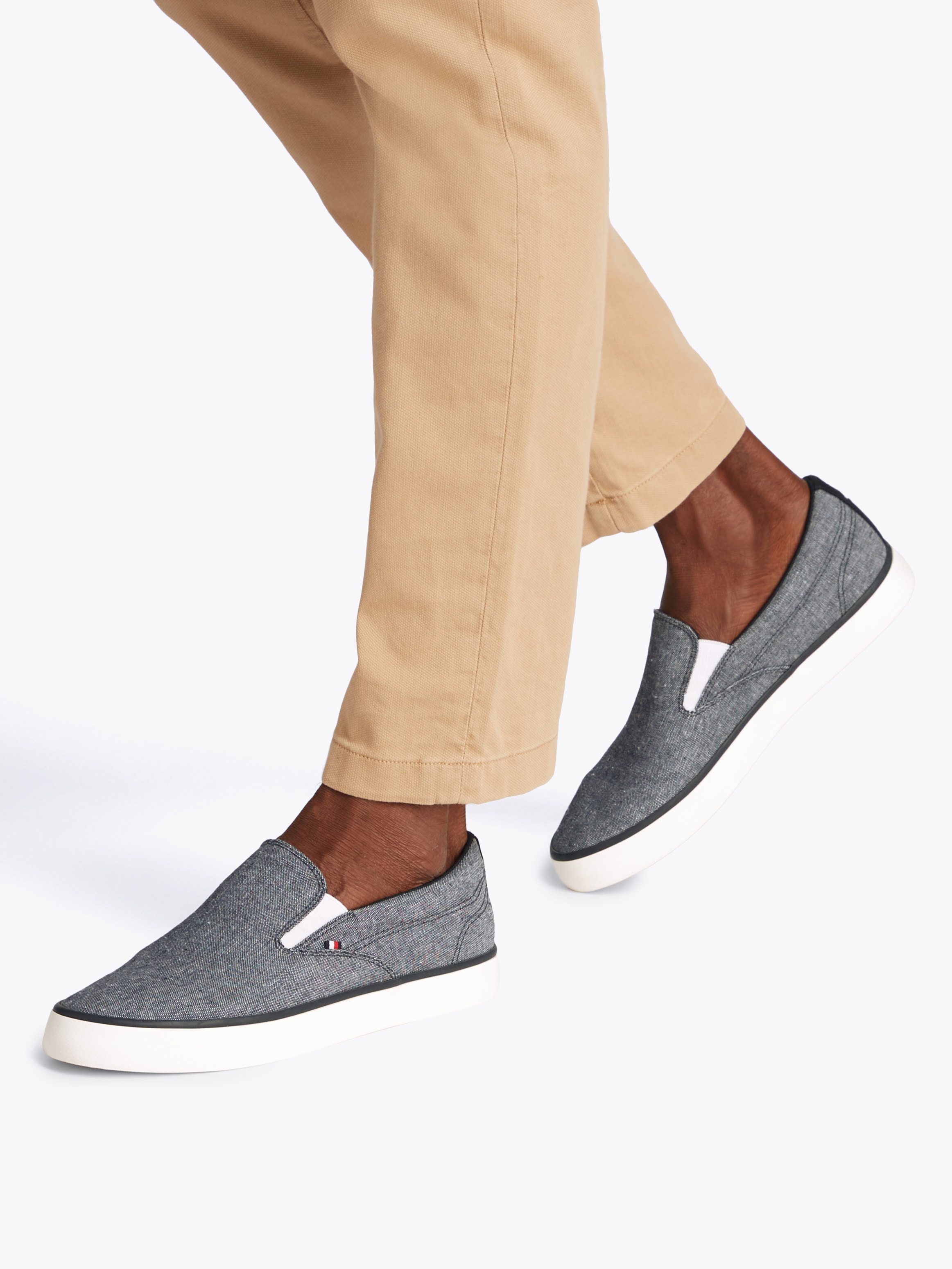 Tommy Hilfiger Slip-On Sneaker »TH HI VULC LOW SLIP ON CH«, Freizeitschuh, Schlupfschuh, Halbschuh mit seitlichen Gummizügen
