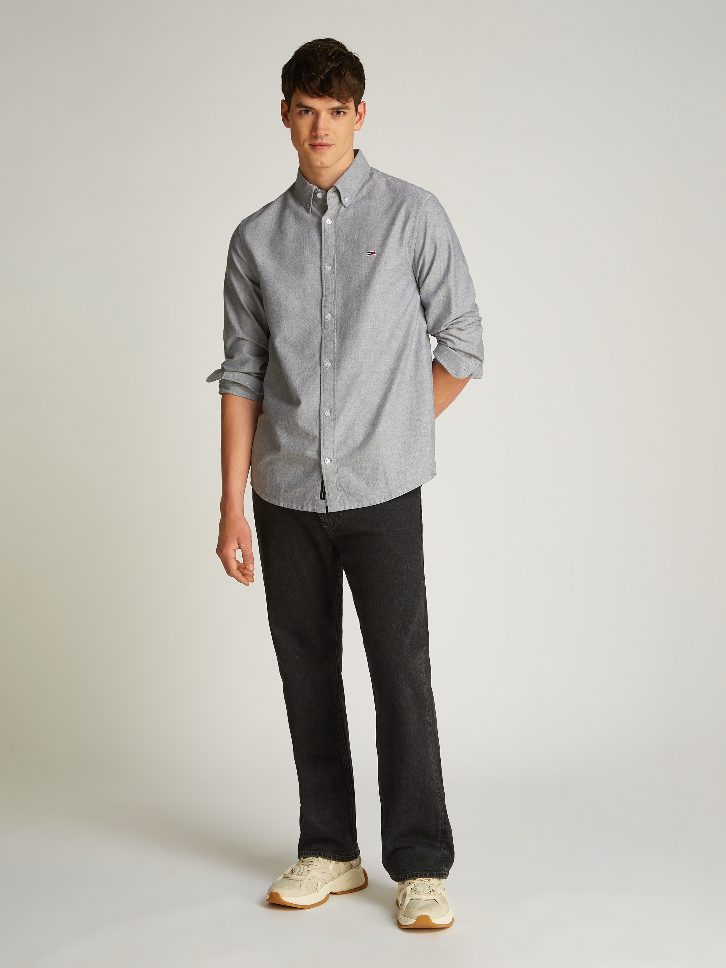 Tommy Jeans Plus Langarmhemd »TJM REG OXFORD SHIRT EXT«, in Großen Größen, Logostickerei, Button-down-Kragen