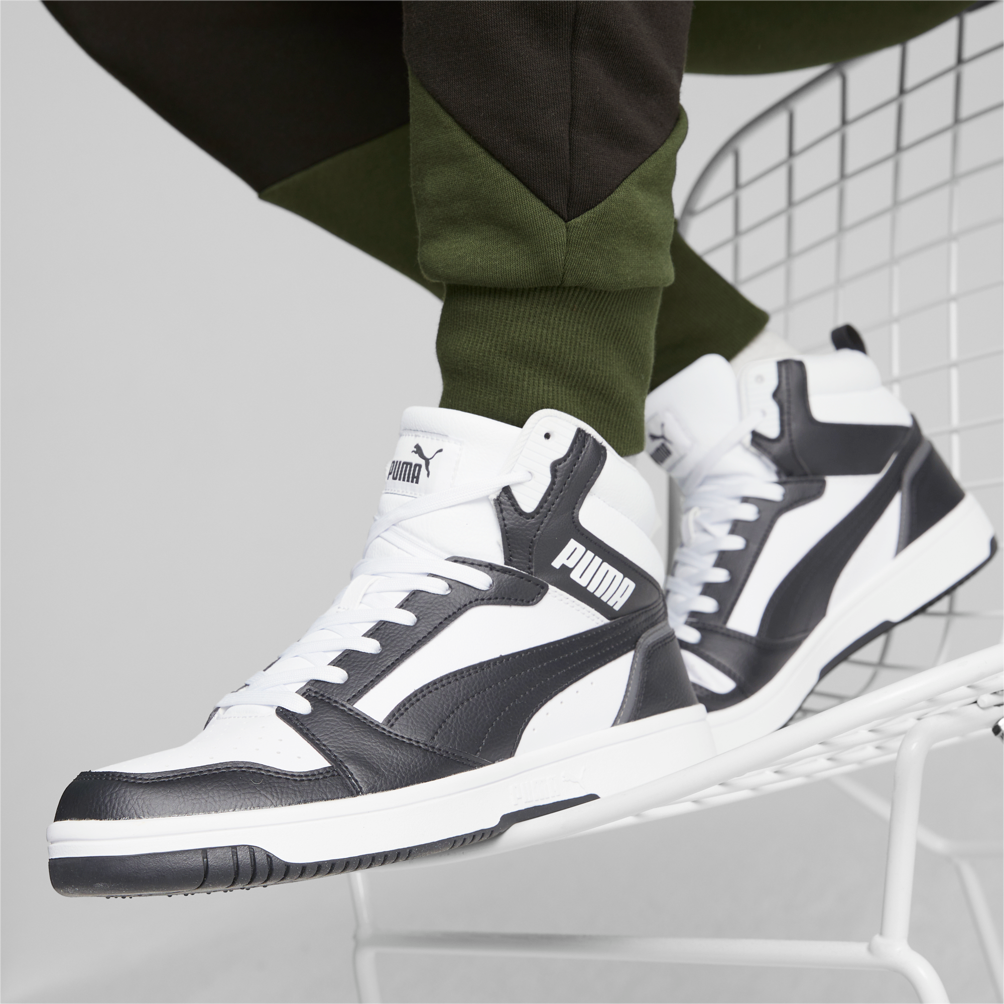PUMA Sneaker »REBOUND V6«  knöchelhoch, wasserabweisendes Obermaterial, weiche Innensohle