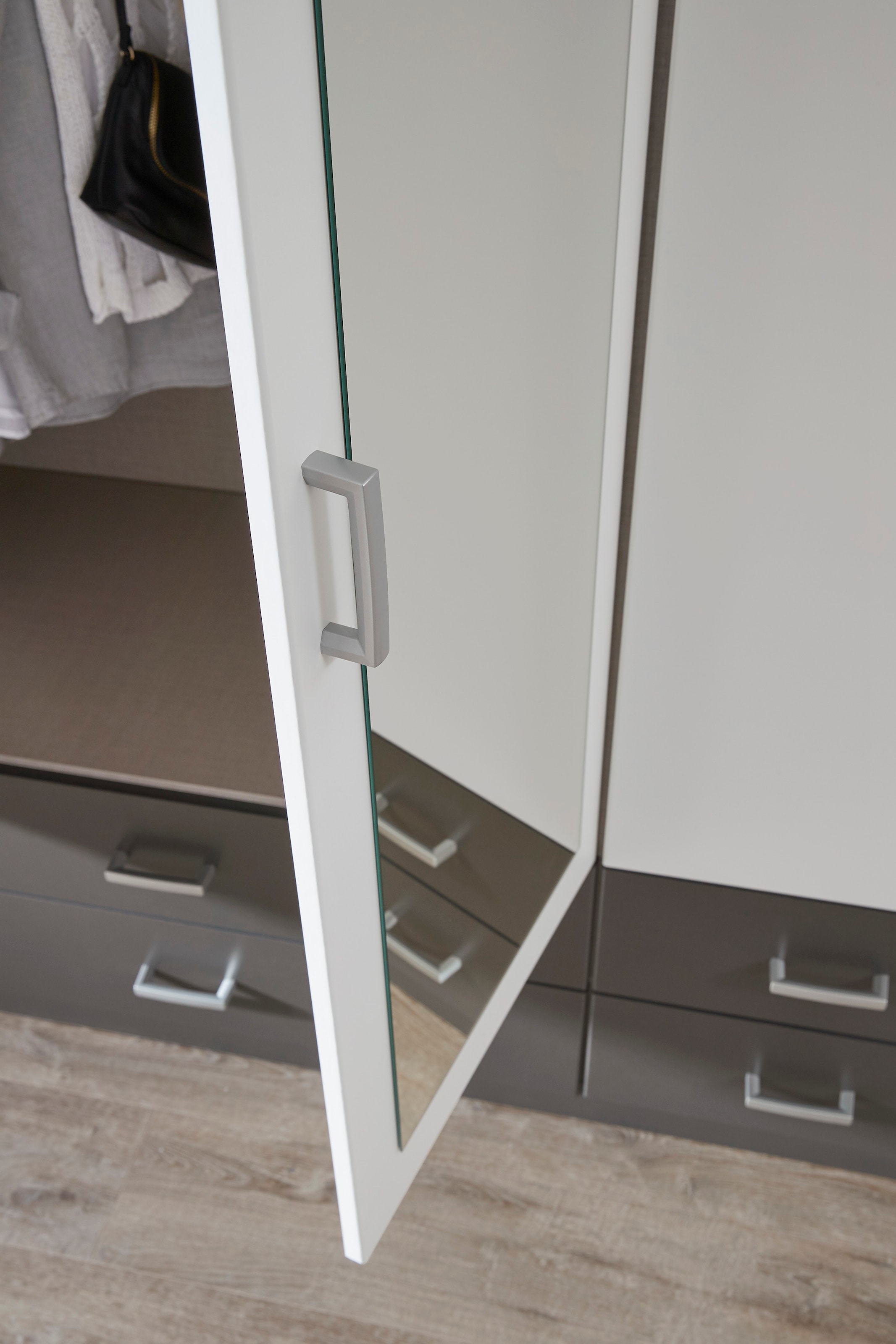 rauch Kleiderschrank »Schrank Garderobe Wäscheschrank GAMMA in 3 Breiten«, viel Stauraum mit 6 Schubladen, mit Spiegel TOPSELLER MADE IN GERMANY