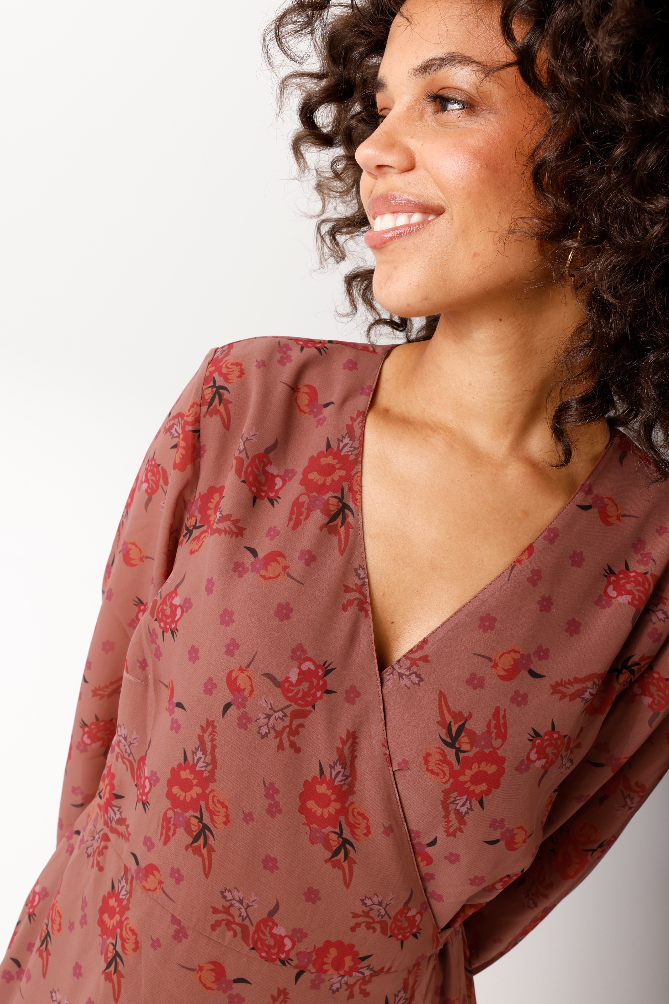 Aniston CASUAL Wickelkleid mit Bindeband,  mit farbharmonischem Blumendruck - NEUE KOLLEKTION