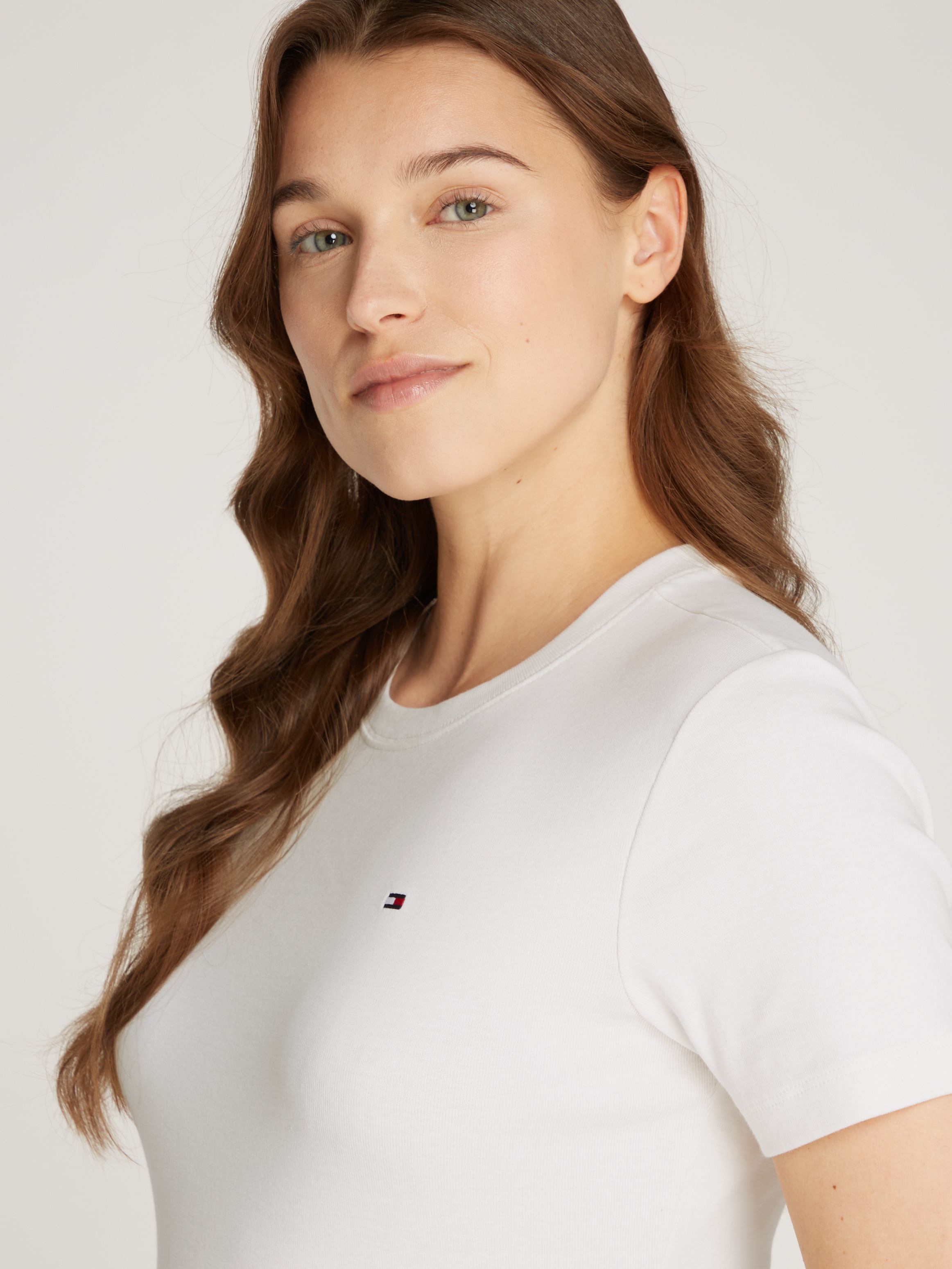 Tommy Hilfiger T-Shirt »SLIM CODY C-NK SS«, mit Logostickerei