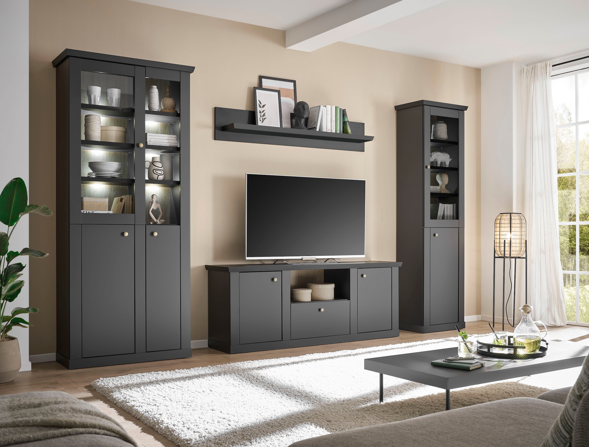 Home affaire Lowboard »Lincoln, moderner TV-Schrank, schwarze Kommode, TV-Unterschrank« edles Design, messingfarbene Knopfgriffe, in 2 Größen verfügbar