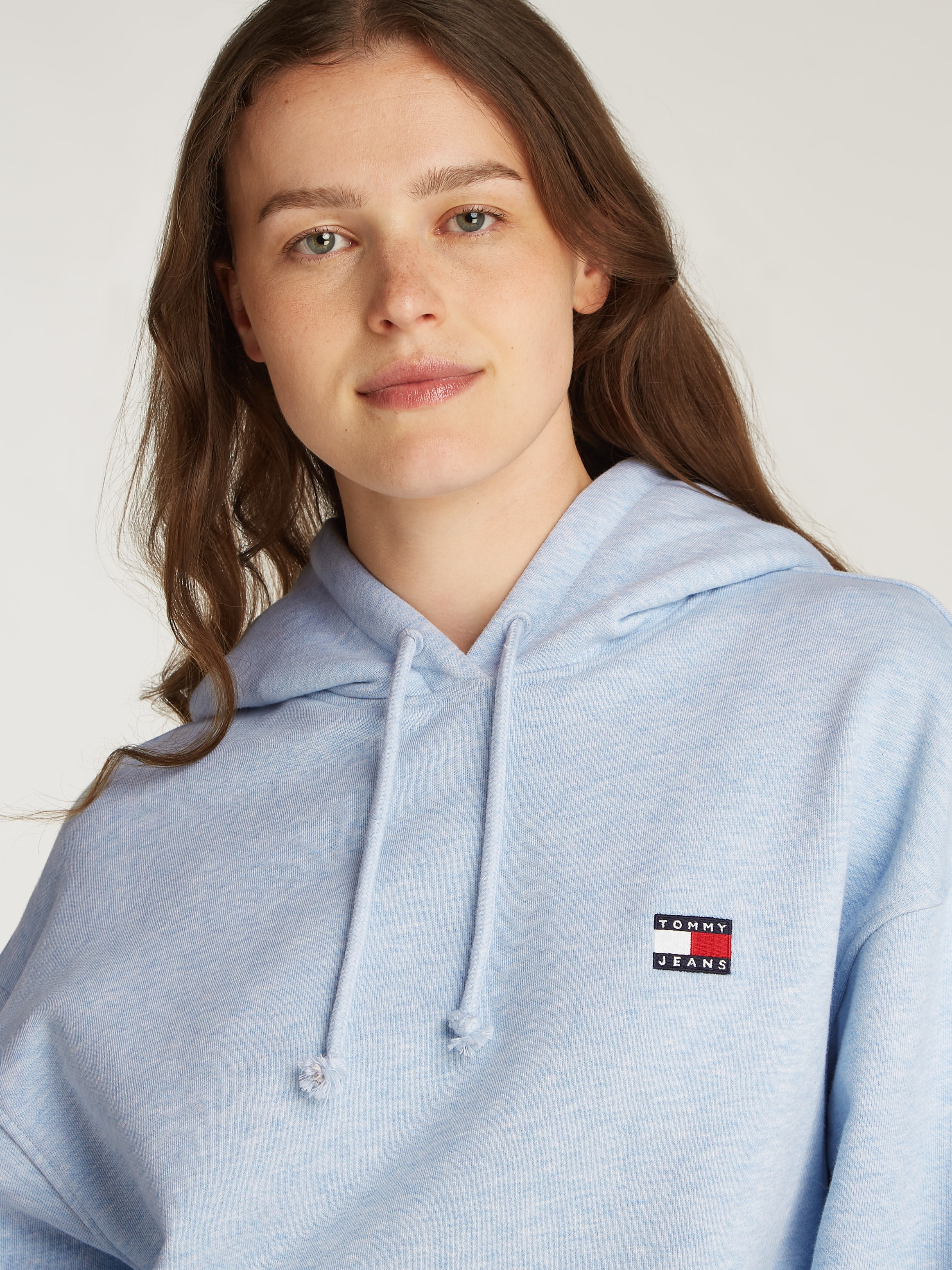 Tommy Jeans Hoodie »TJW BXY BADGE HOODIE EXT«, mit Logo-Badge