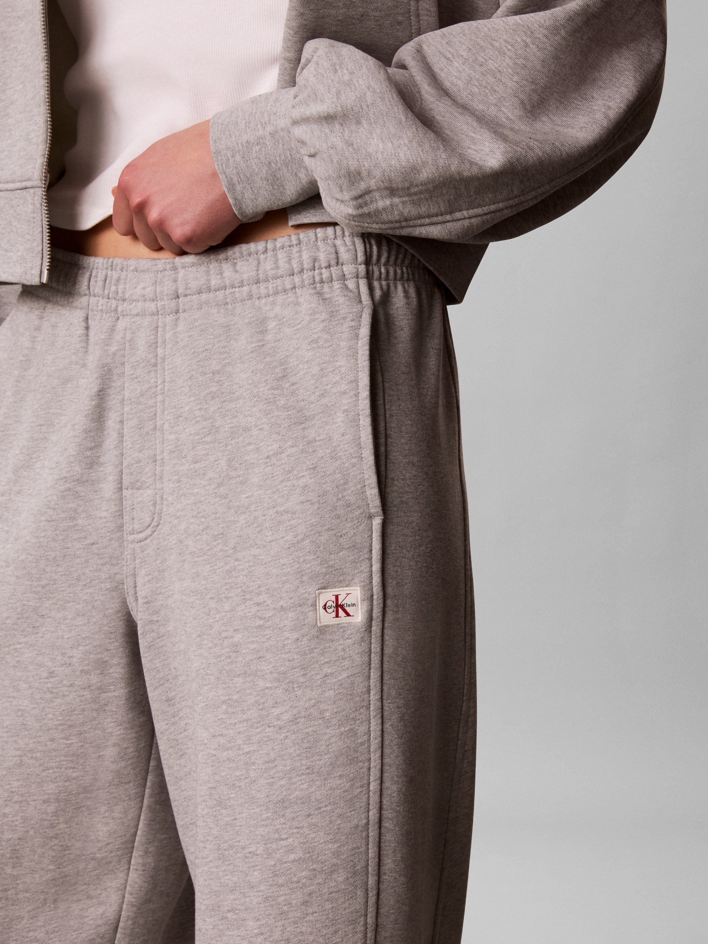 Calvin Klein Jeans Sweathose »A- FRENCH TERRY BADGE LOGO PANT«  mit weitem Bein